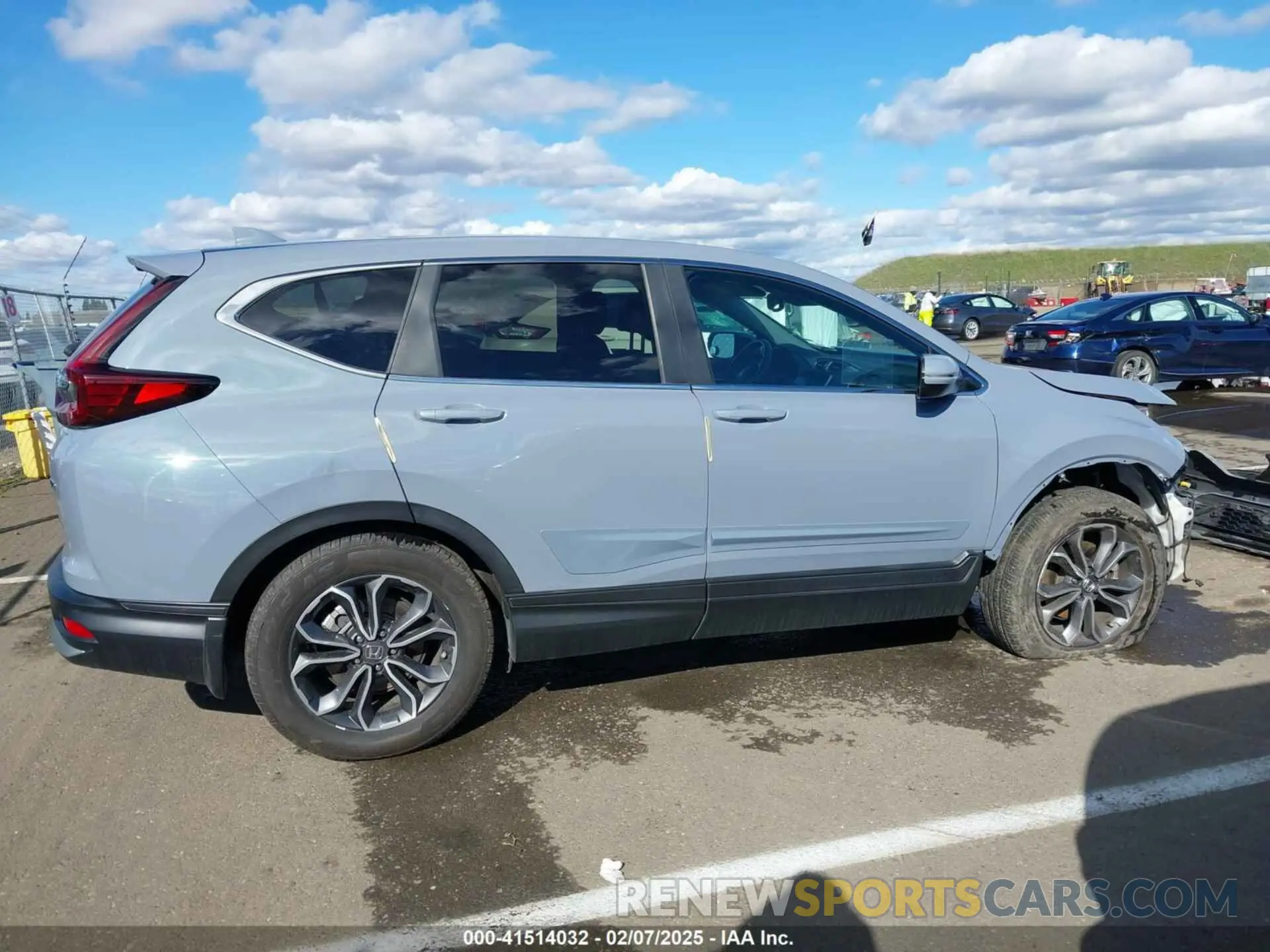 14 Photograph of a damaged car 7FARW2H80LE015216 HONDA CR-V 2020