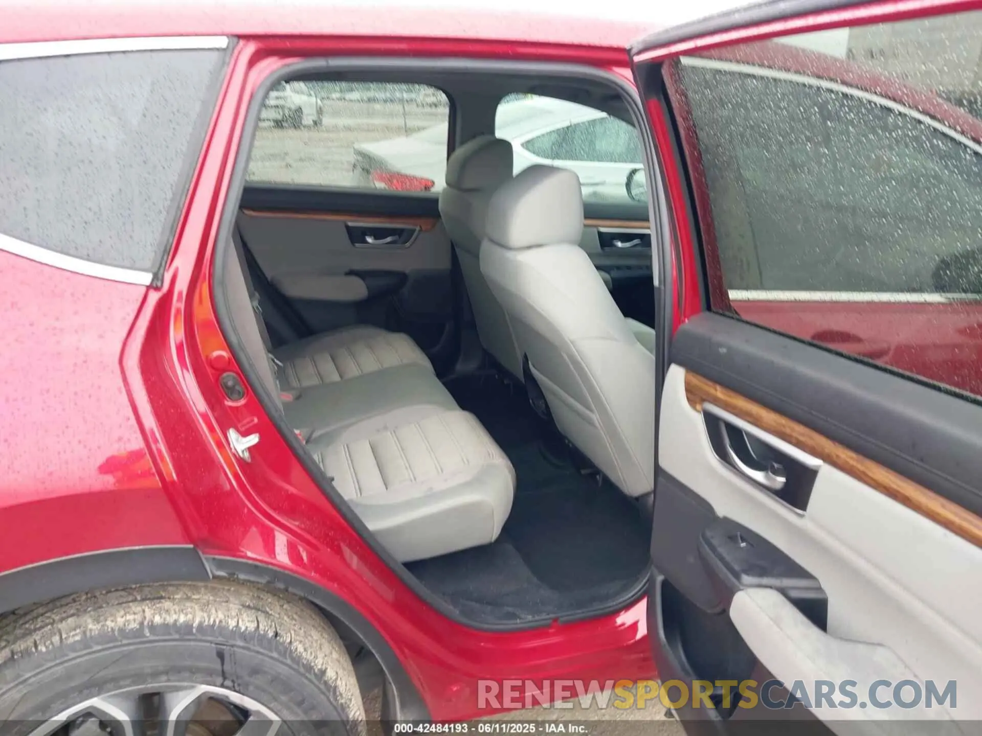 8 Photograph of a damaged car 2HKRW1H50MH419891 HONDA CR-V 2021