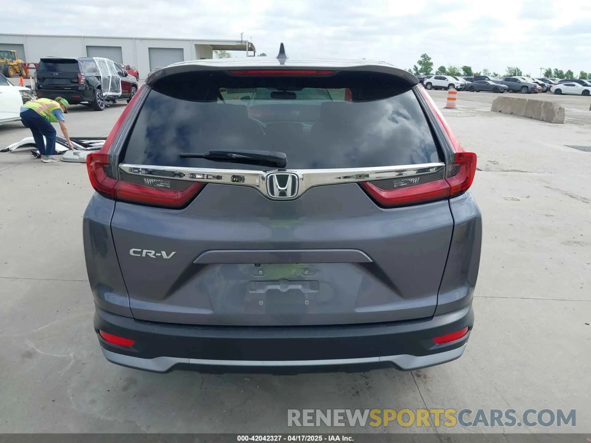 16 Photograph of a damaged car 2HKRW1H50MH424797 HONDA CR-V 2021