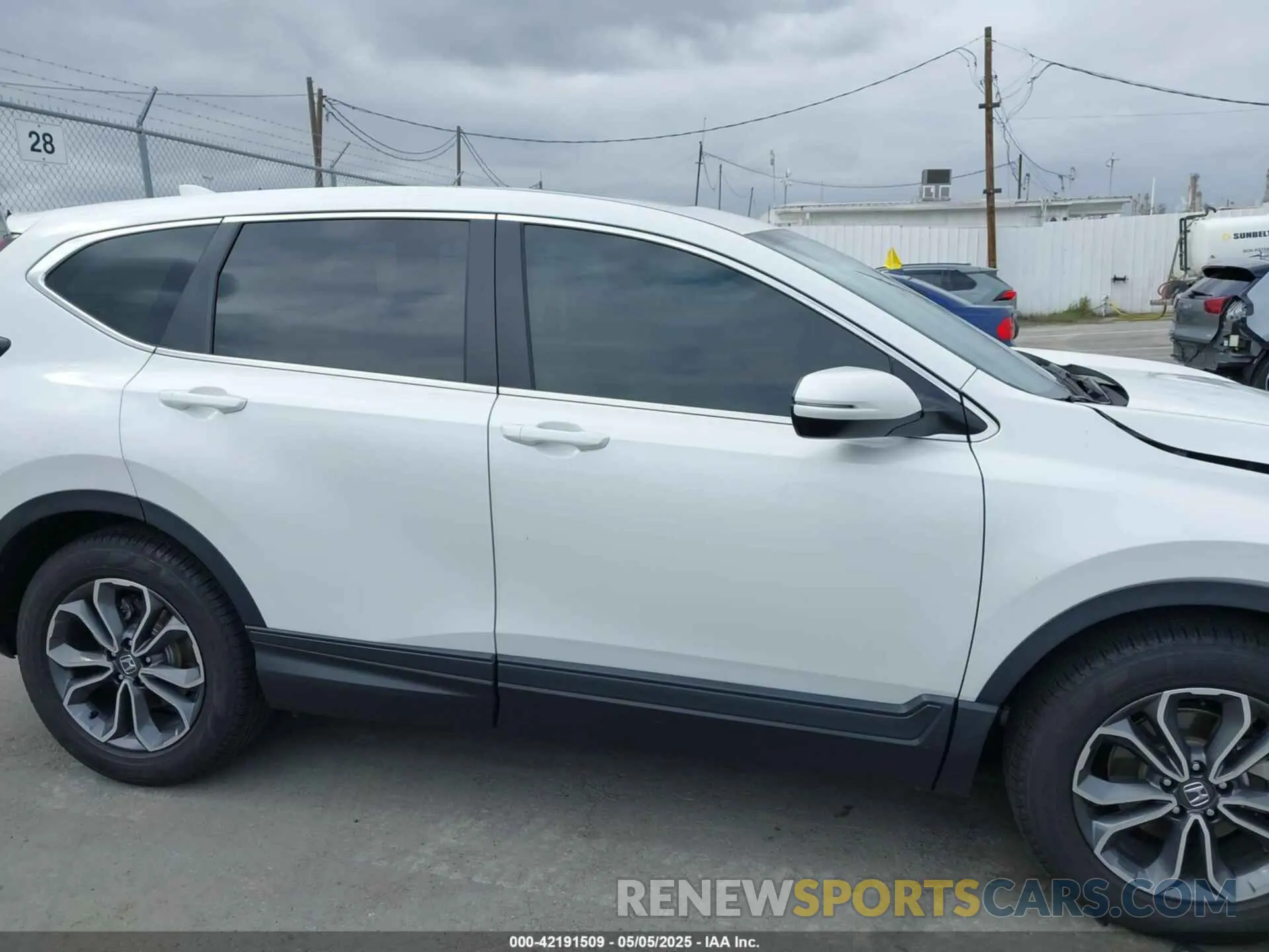 13 Photograph of a damaged car 2HKRW1H51MH423142 HONDA CR-V 2021