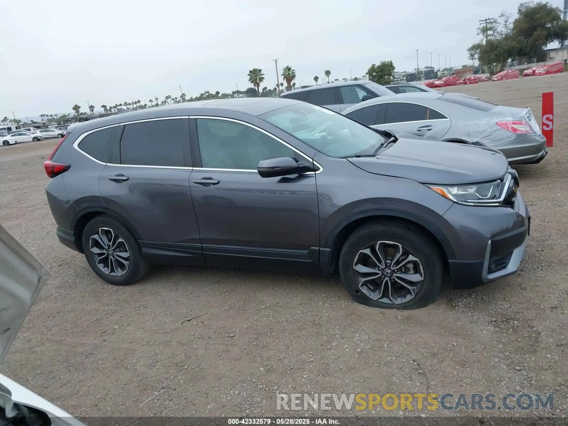 13 Photograph of a damaged car 2HKRW1H52MH402333 HONDA CR-V 2021