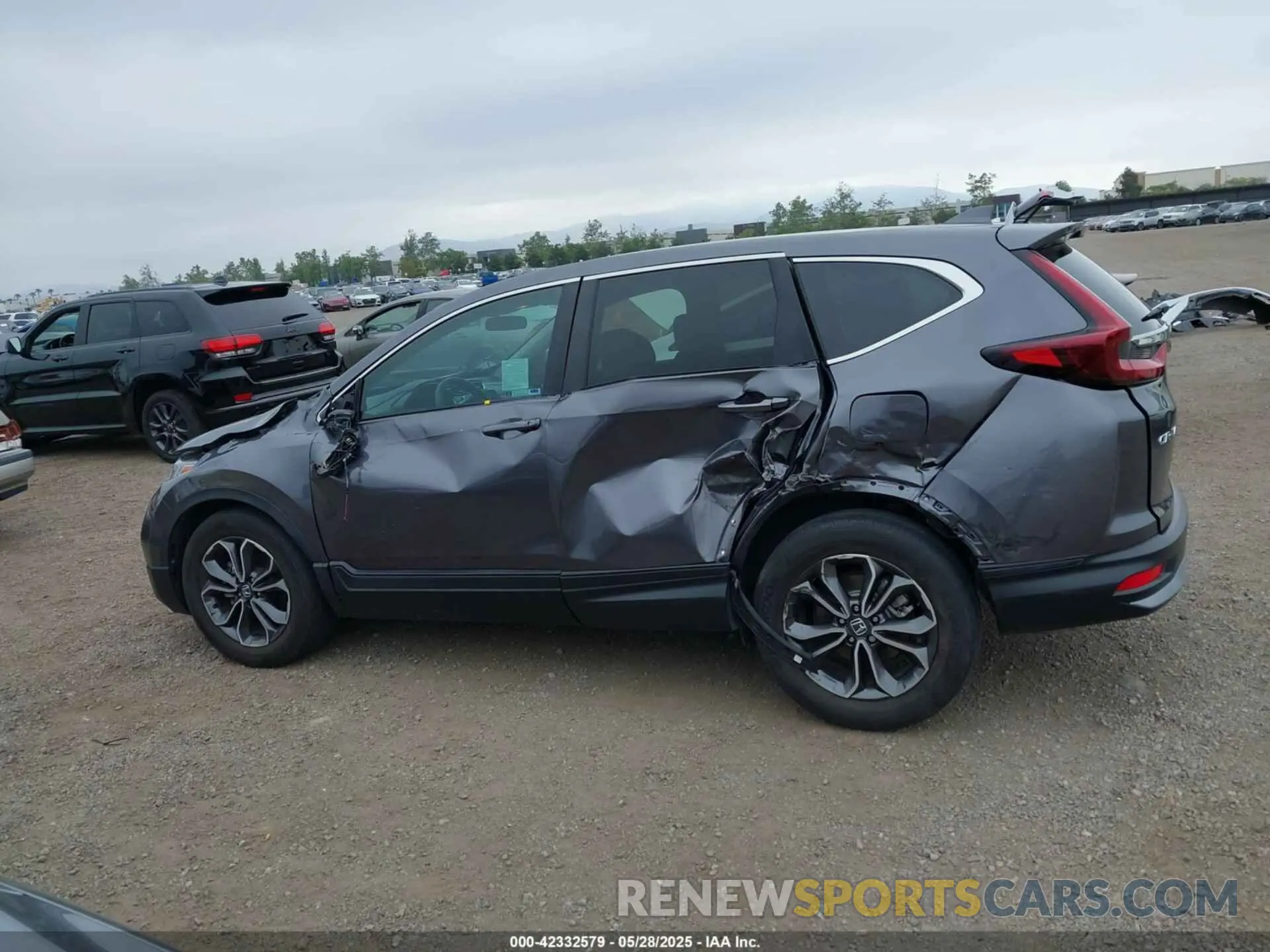 14 Photograph of a damaged car 2HKRW1H52MH402333 HONDA CR-V 2021