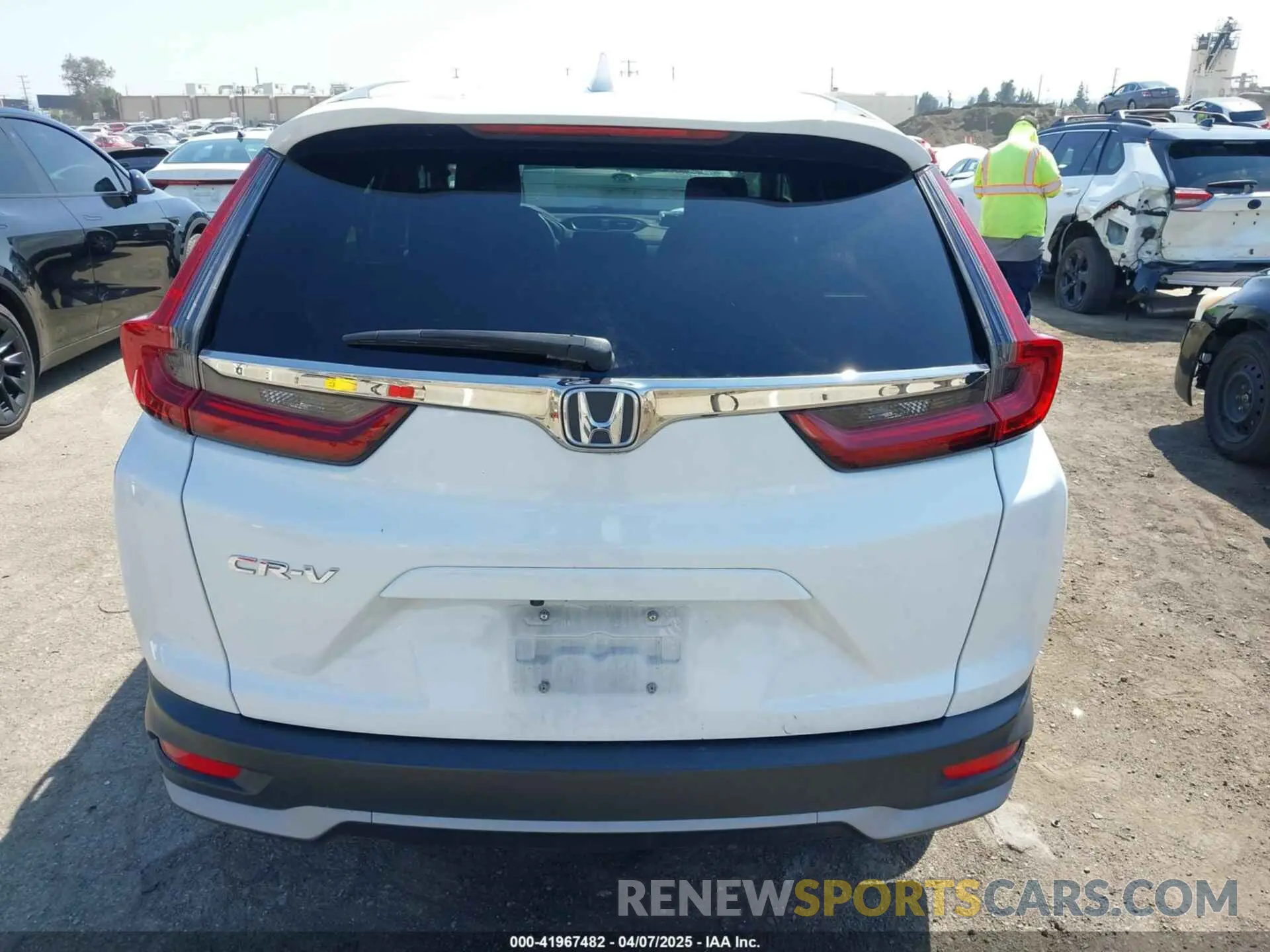 17 Photograph of a damaged car 2HKRW1H52MH405233 HONDA CR-V 2021