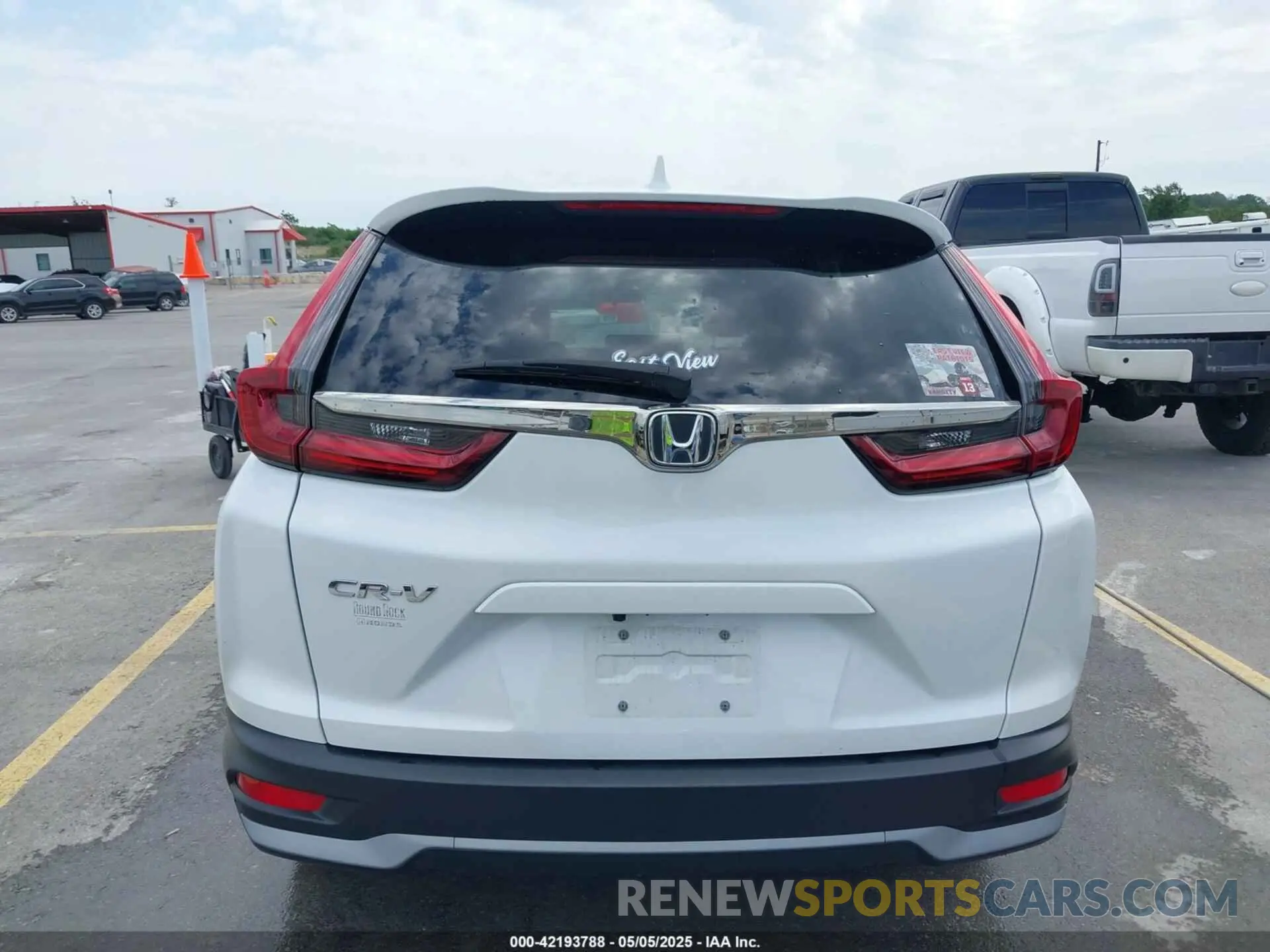 17 Photograph of a damaged car 2HKRW1H57MH411528 HONDA CR-V 2021