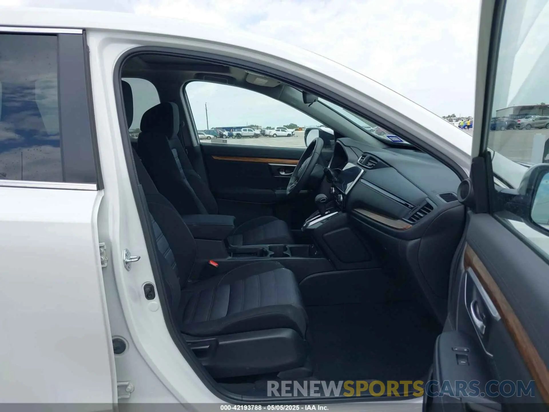 5 Photograph of a damaged car 2HKRW1H57MH411528 HONDA CR-V 2021