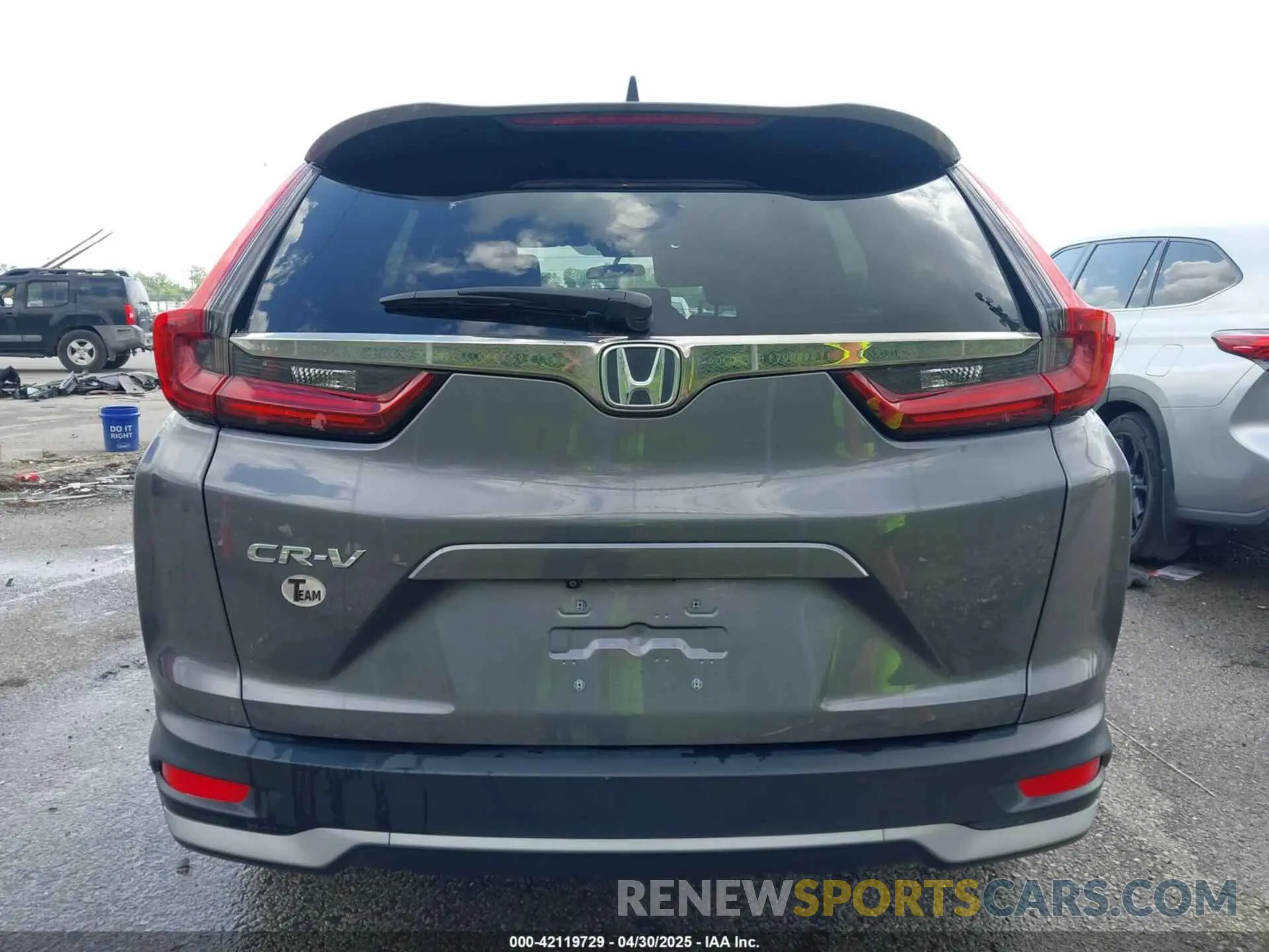 17 Photograph of a damaged car 2HKRW1H5XMH423270 HONDA CR-V 2021
