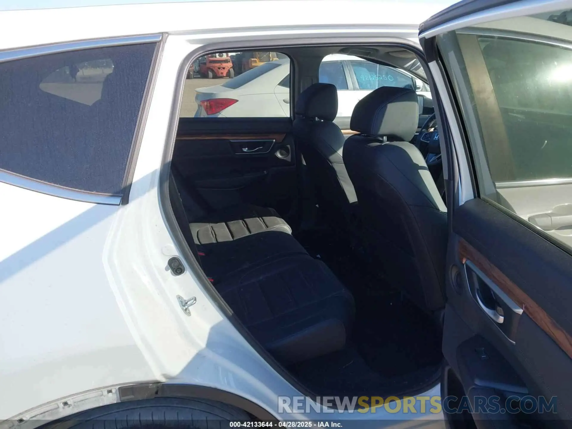 8 Photograph of a damaged car 2HKRW1H81MH401068 HONDA CR-V 2021
