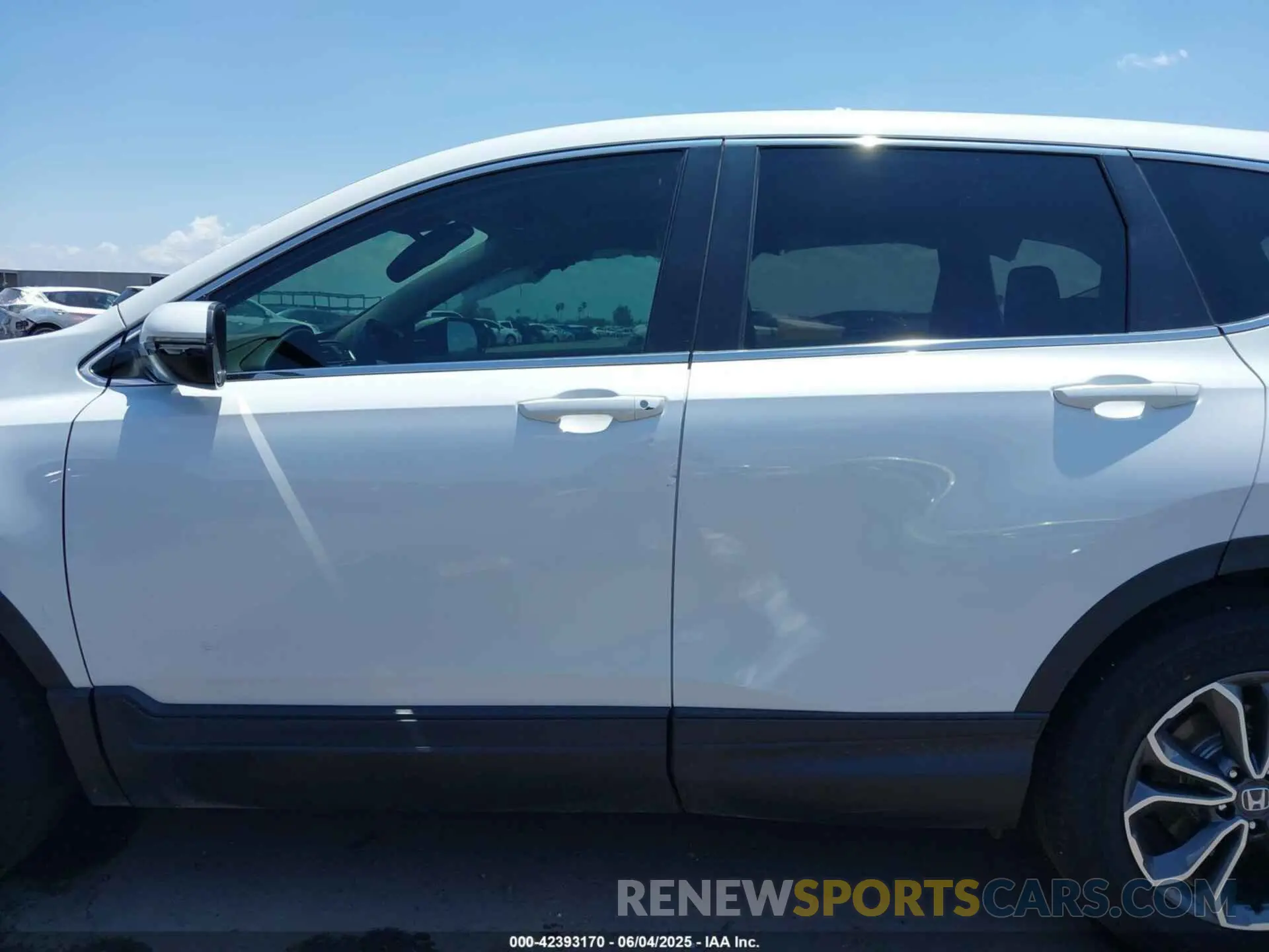 14 Photograph of a damaged car 2HKRW1H85MH414390 HONDA CR-V 2021
