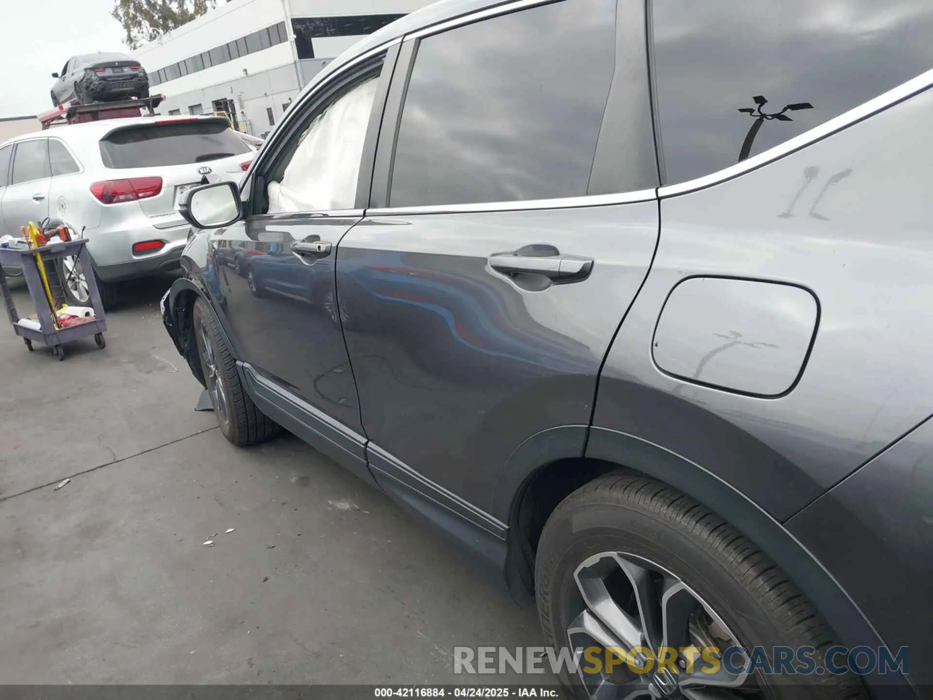 14 Photograph of a damaged car 2HKRW1H87MH425164 HONDA CR-V 2021
