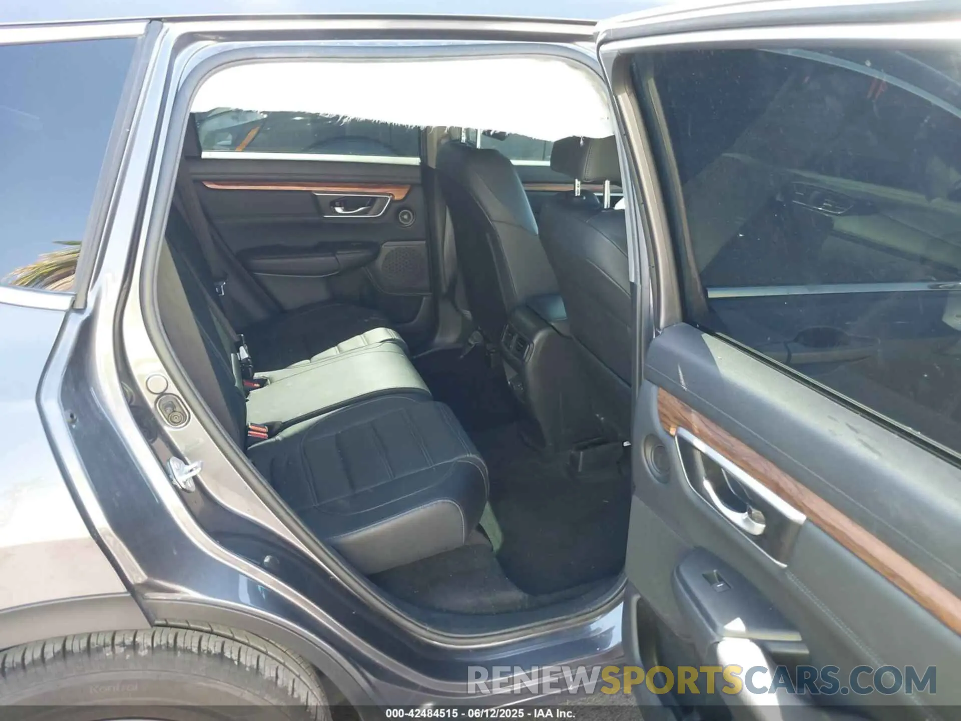 8 Photograph of a damaged car 2HKRW1H88MH423939 HONDA CR-V 2021