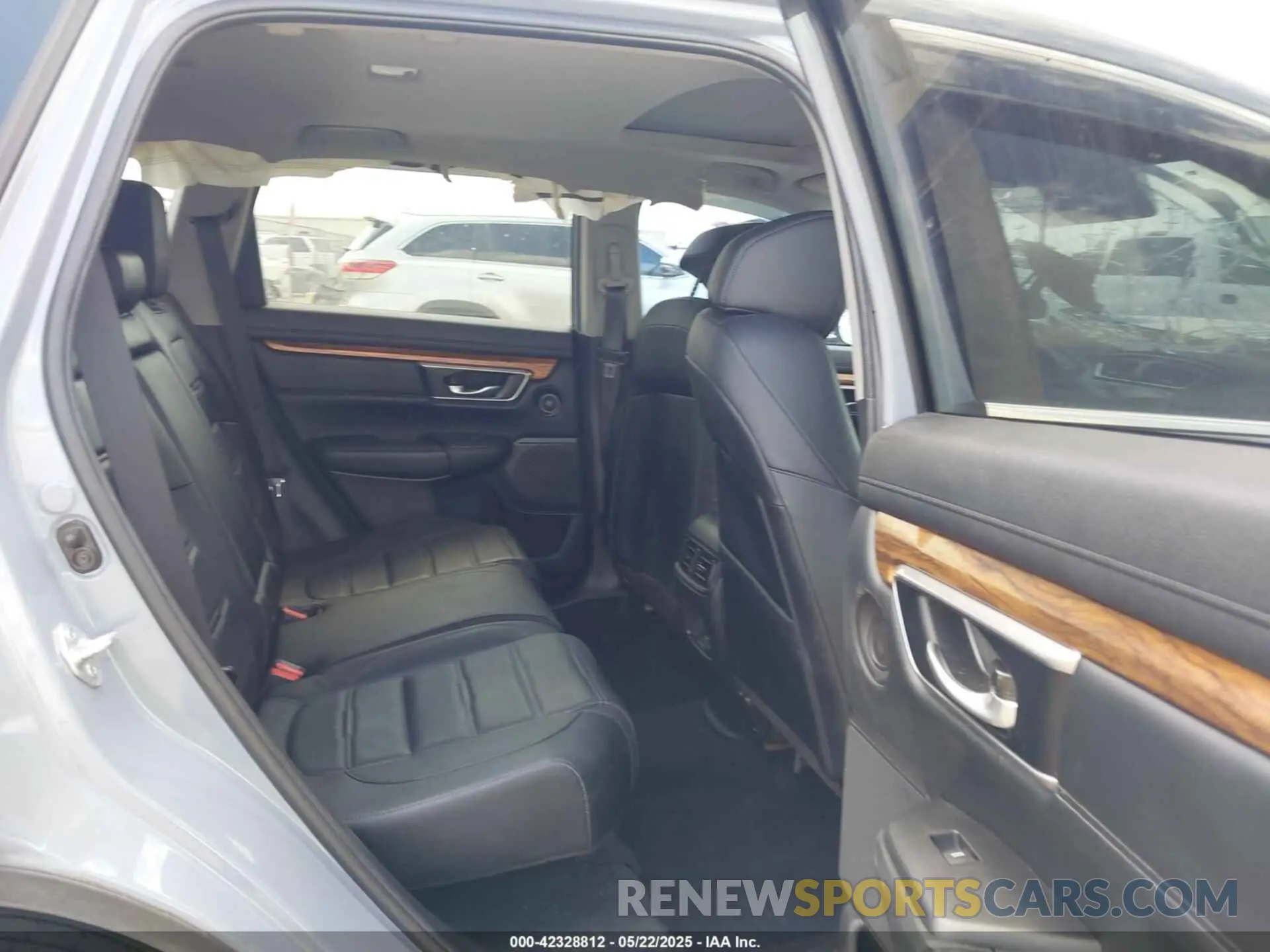 8 Photograph of a damaged car 2HKRW1H8XMH409296 HONDA CR-V 2021