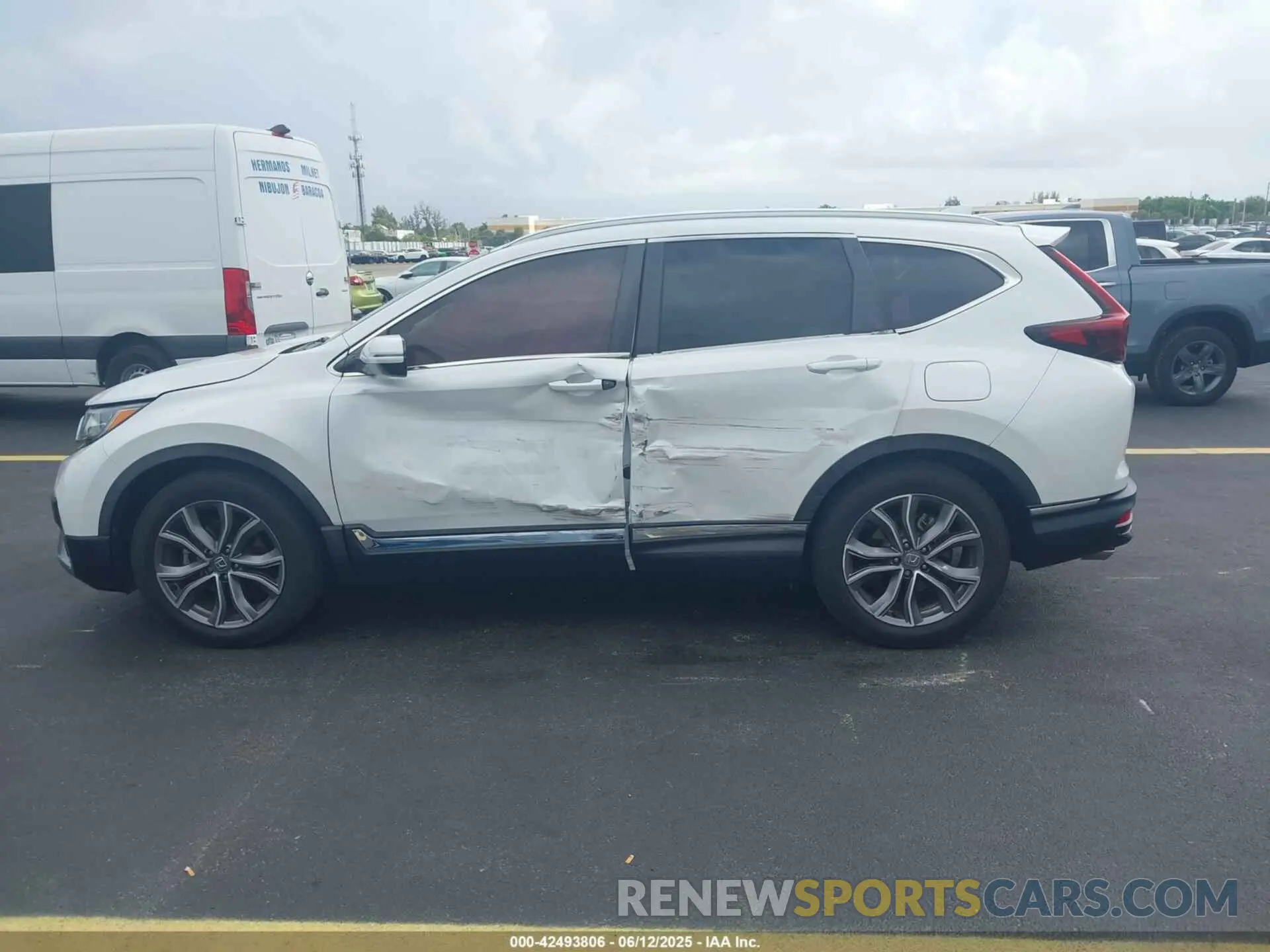 14 Photograph of a damaged car 2HKRW1H92MH410113 HONDA CR-V 2021
