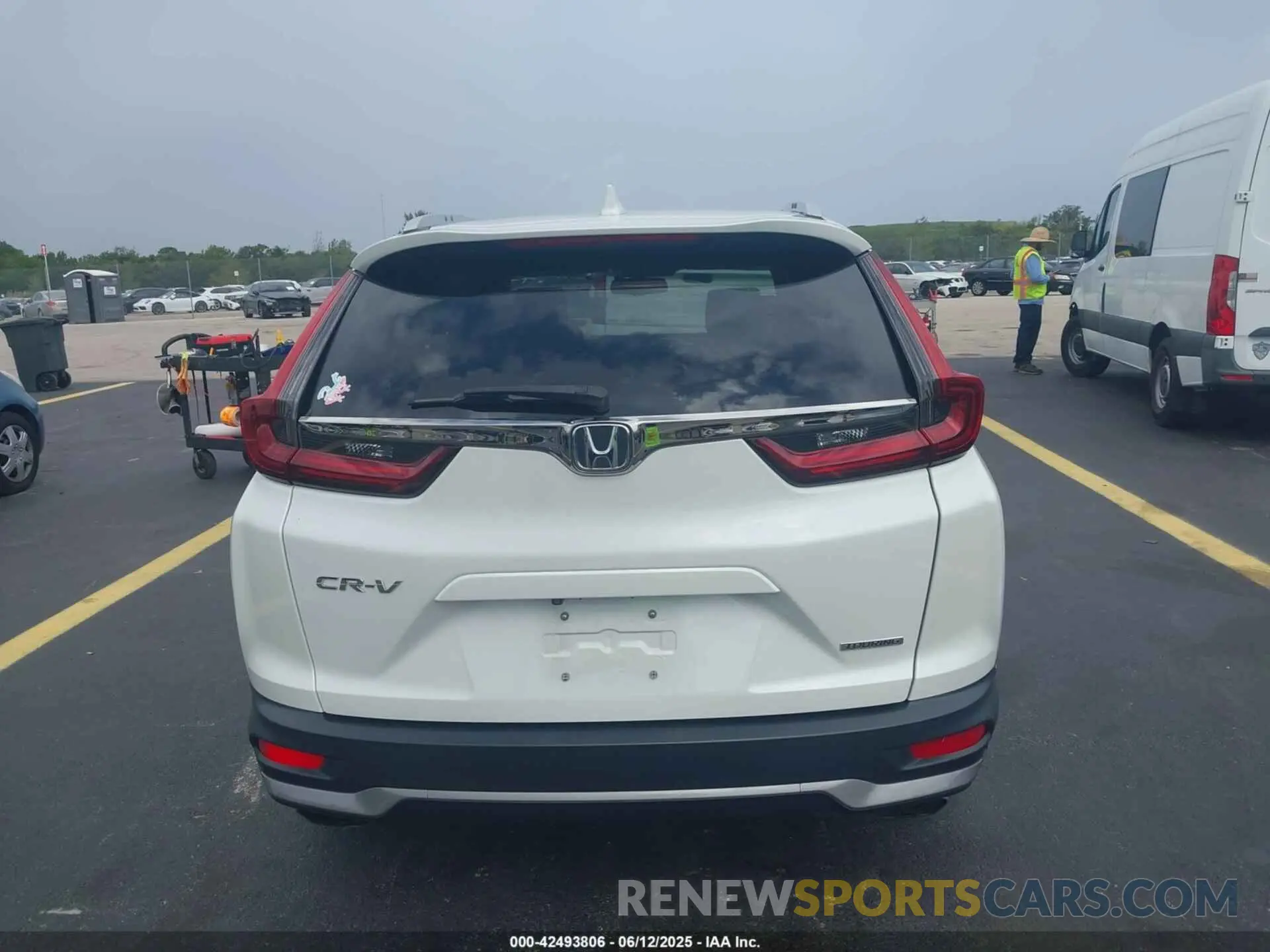 16 Photograph of a damaged car 2HKRW1H92MH410113 HONDA CR-V 2021