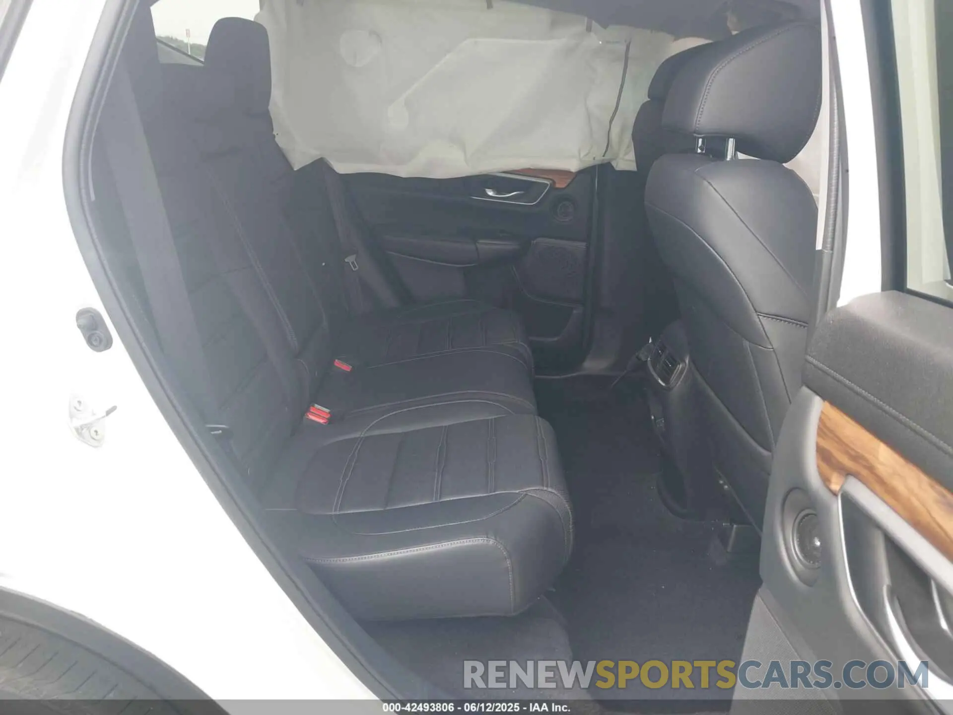 8 Photograph of a damaged car 2HKRW1H92MH410113 HONDA CR-V 2021
