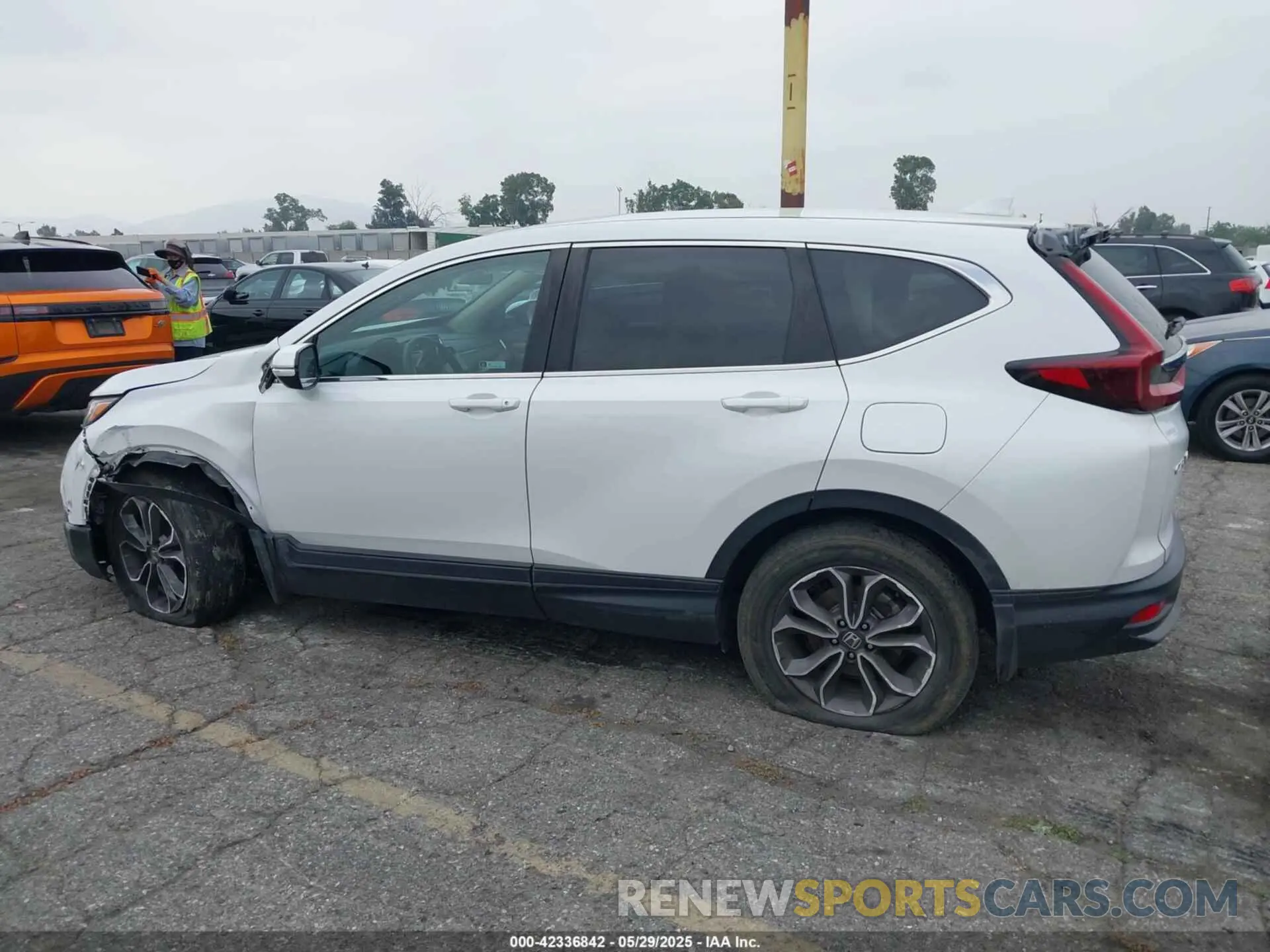 14 Photograph of a damaged car 2HKRW2H50MH656807 HONDA CR-V 2021
