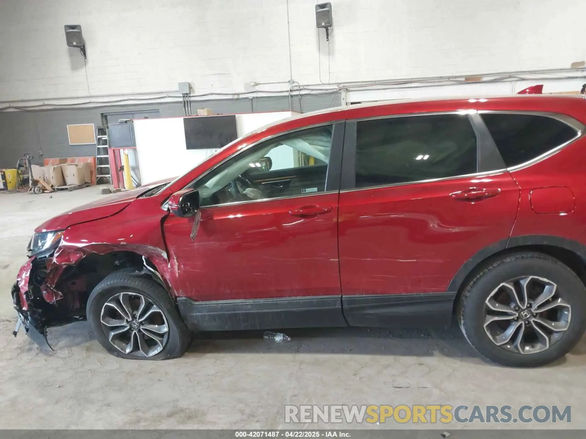 17 Photograph of a damaged car 2HKRW2H53MH621761 HONDA CR-V 2021