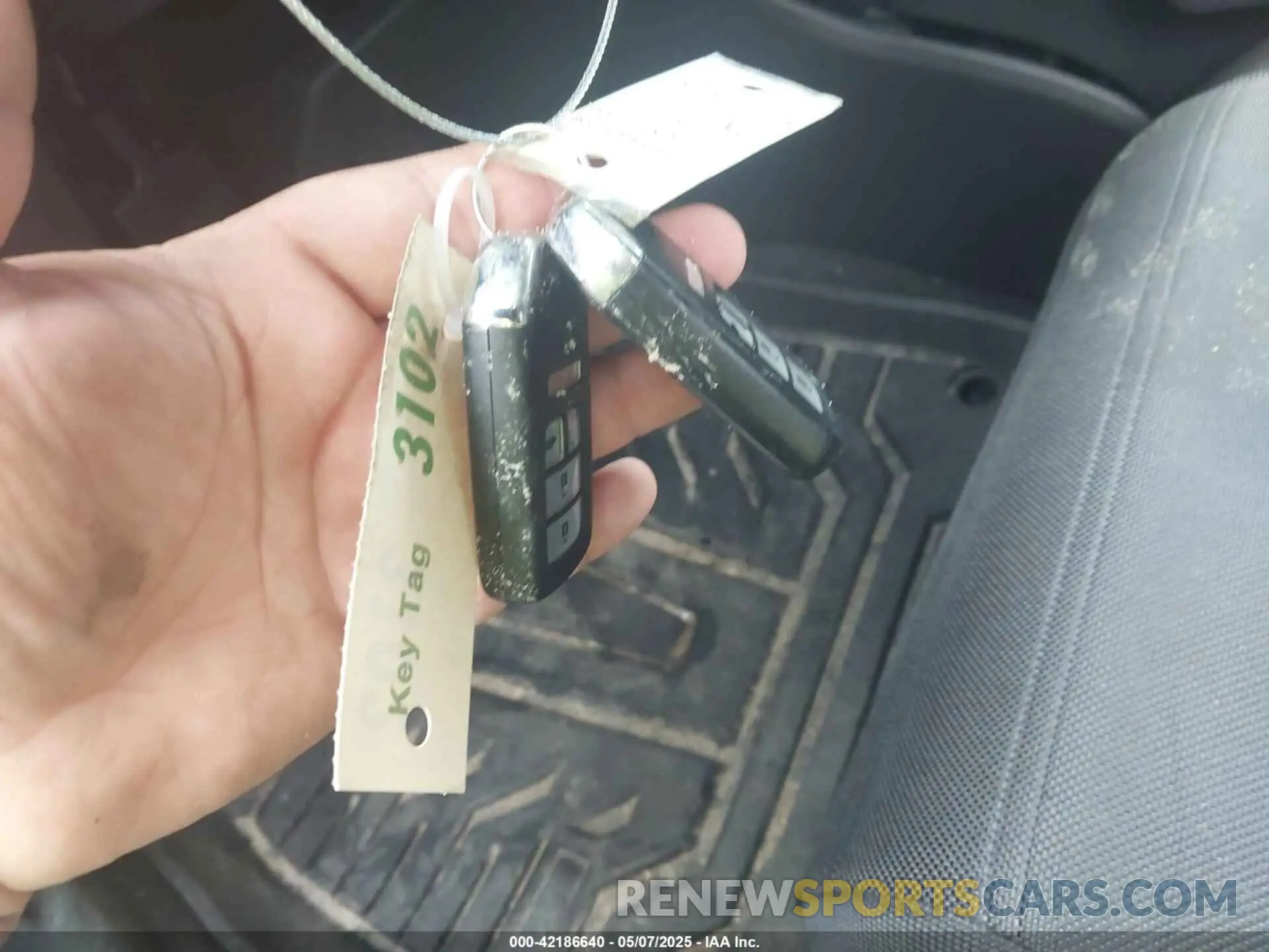 11 Photograph of a damaged car 2HKRW2H57MH626803 HONDA CR-V 2021