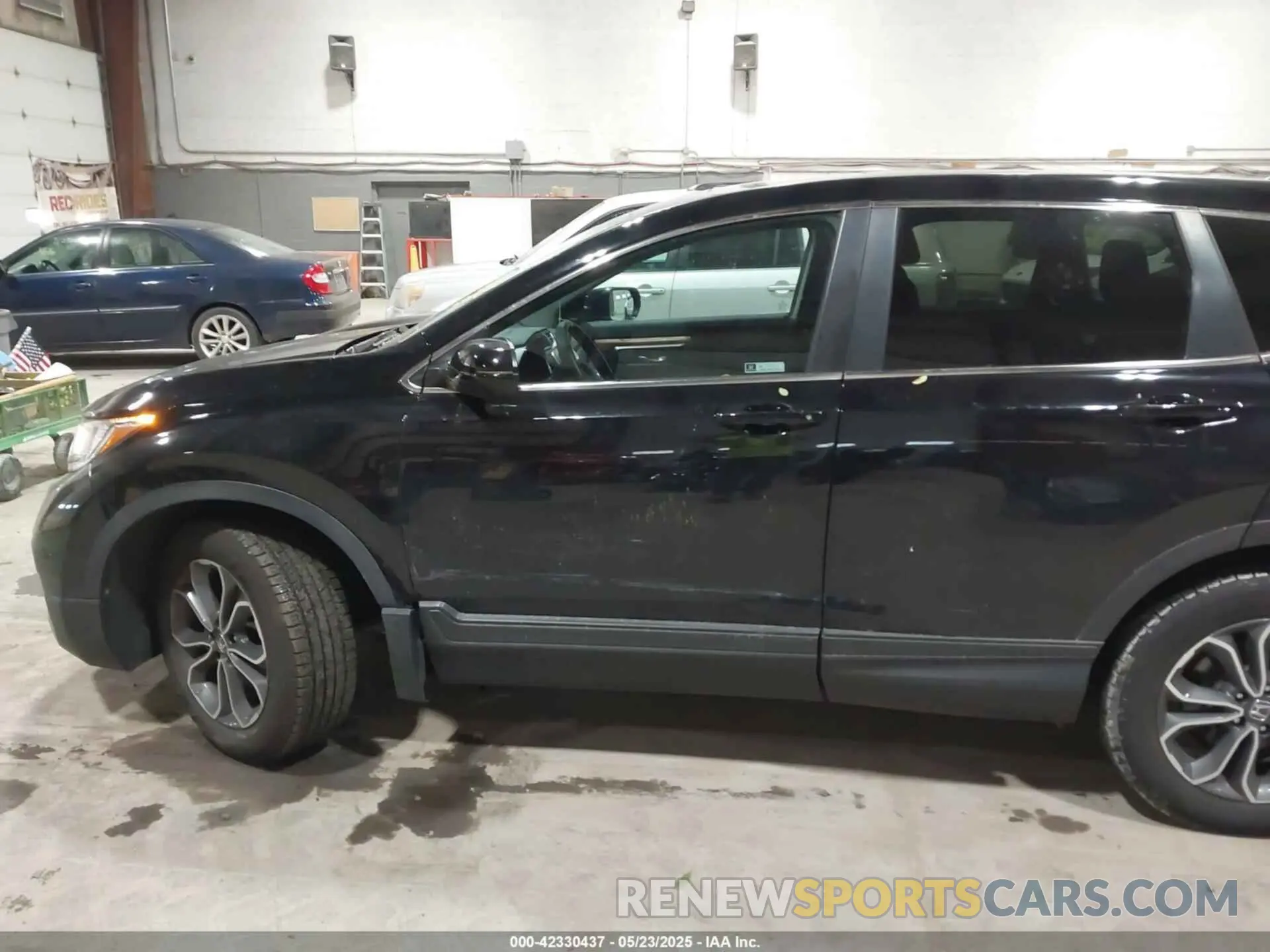 17 Photograph of a damaged car 2HKRW2H5XMH618825 HONDA CR-V 2021