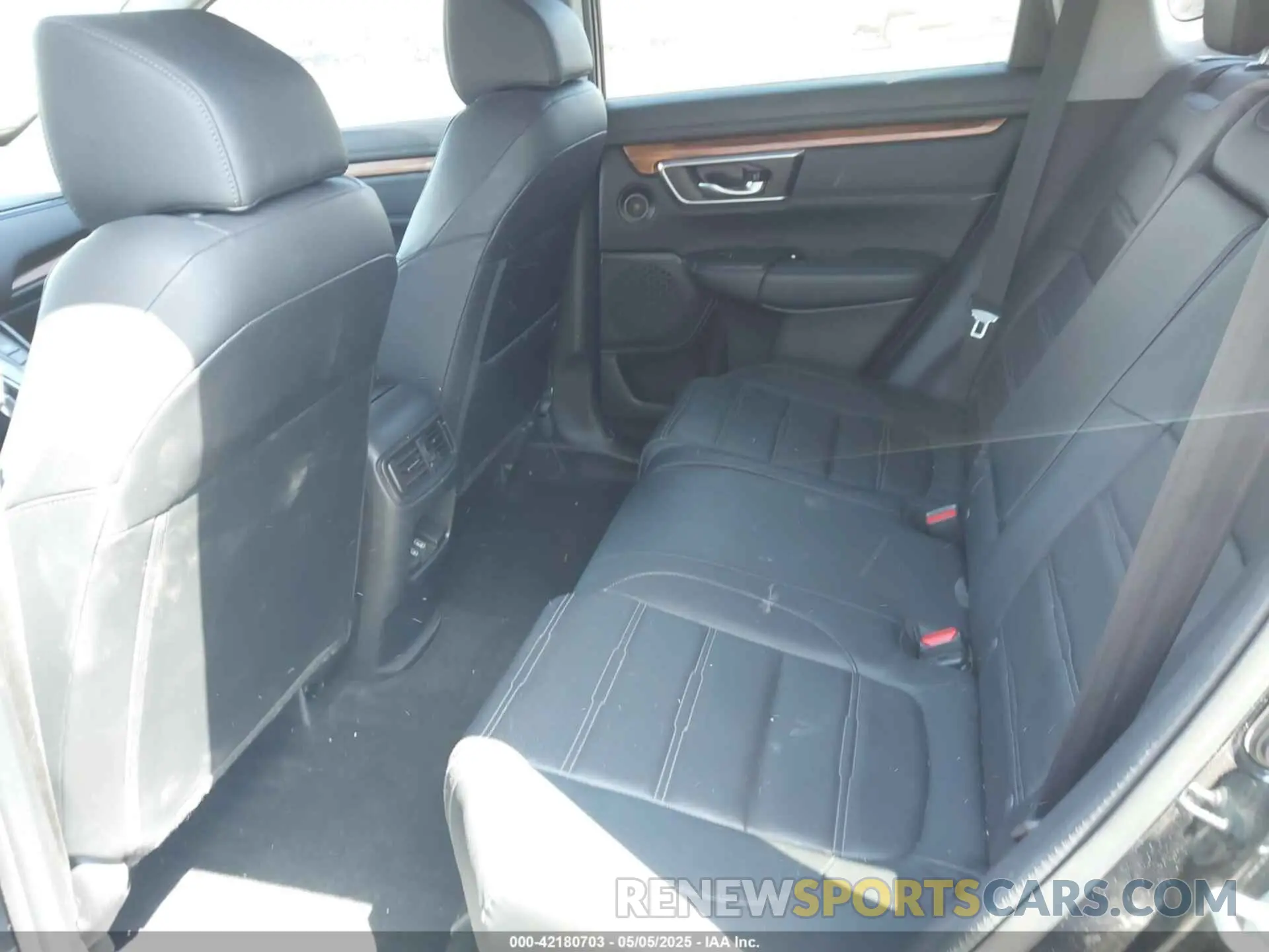 8 Photograph of a damaged car 2HKRW2H82MH637556 HONDA CR-V 2021