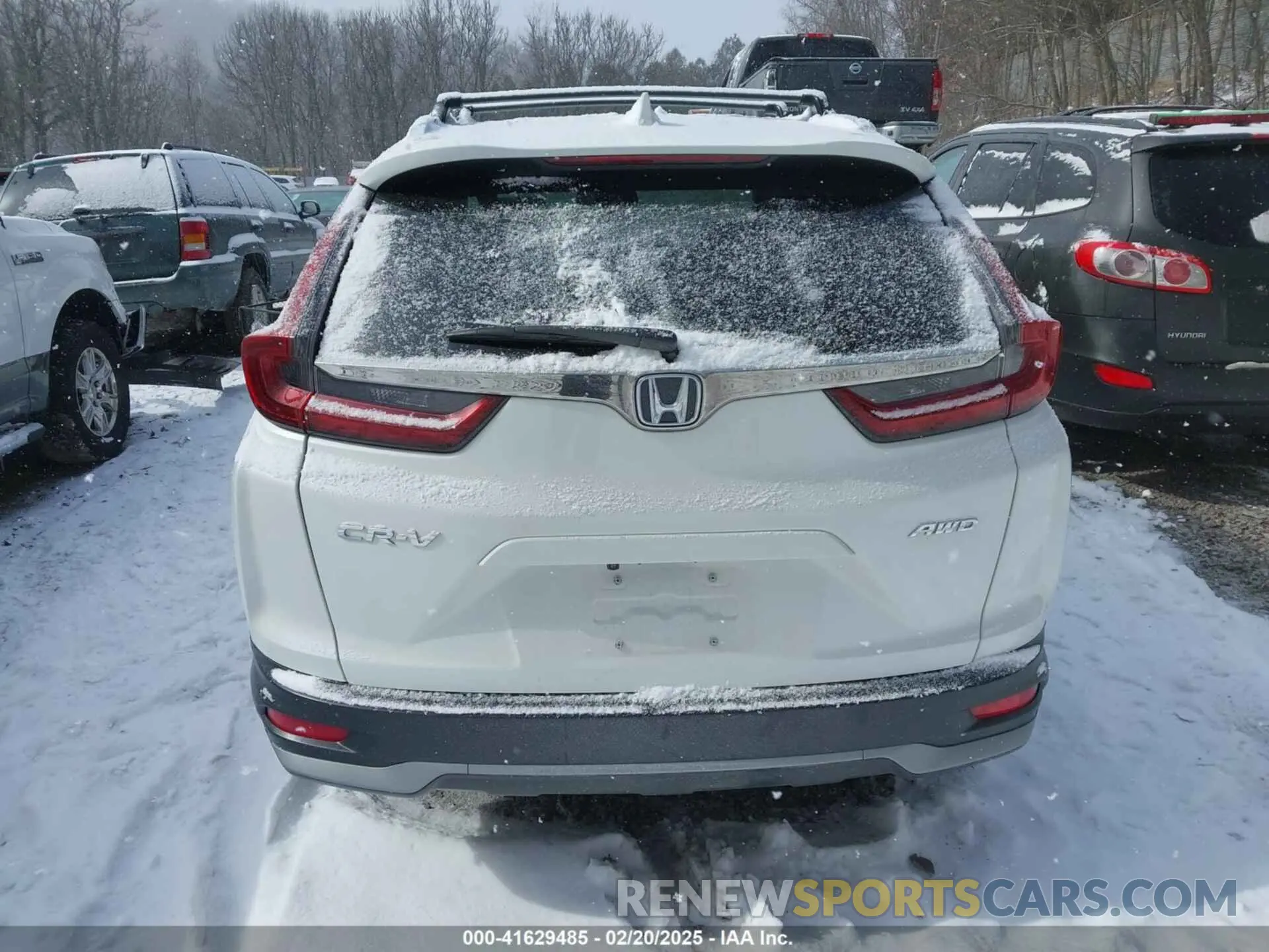 17 Photograph of a damaged car 2HKRW2H82MH677975 HONDA CR-V 2021