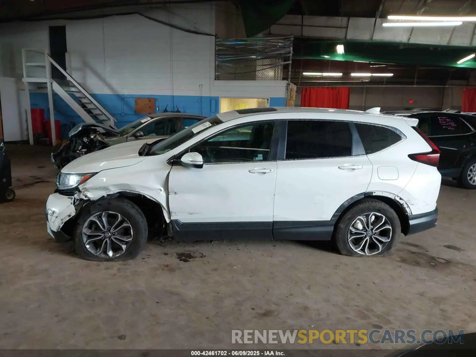 14 Photograph of a damaged car 2HKRW2H84MH676293 HONDA CR-V 2021