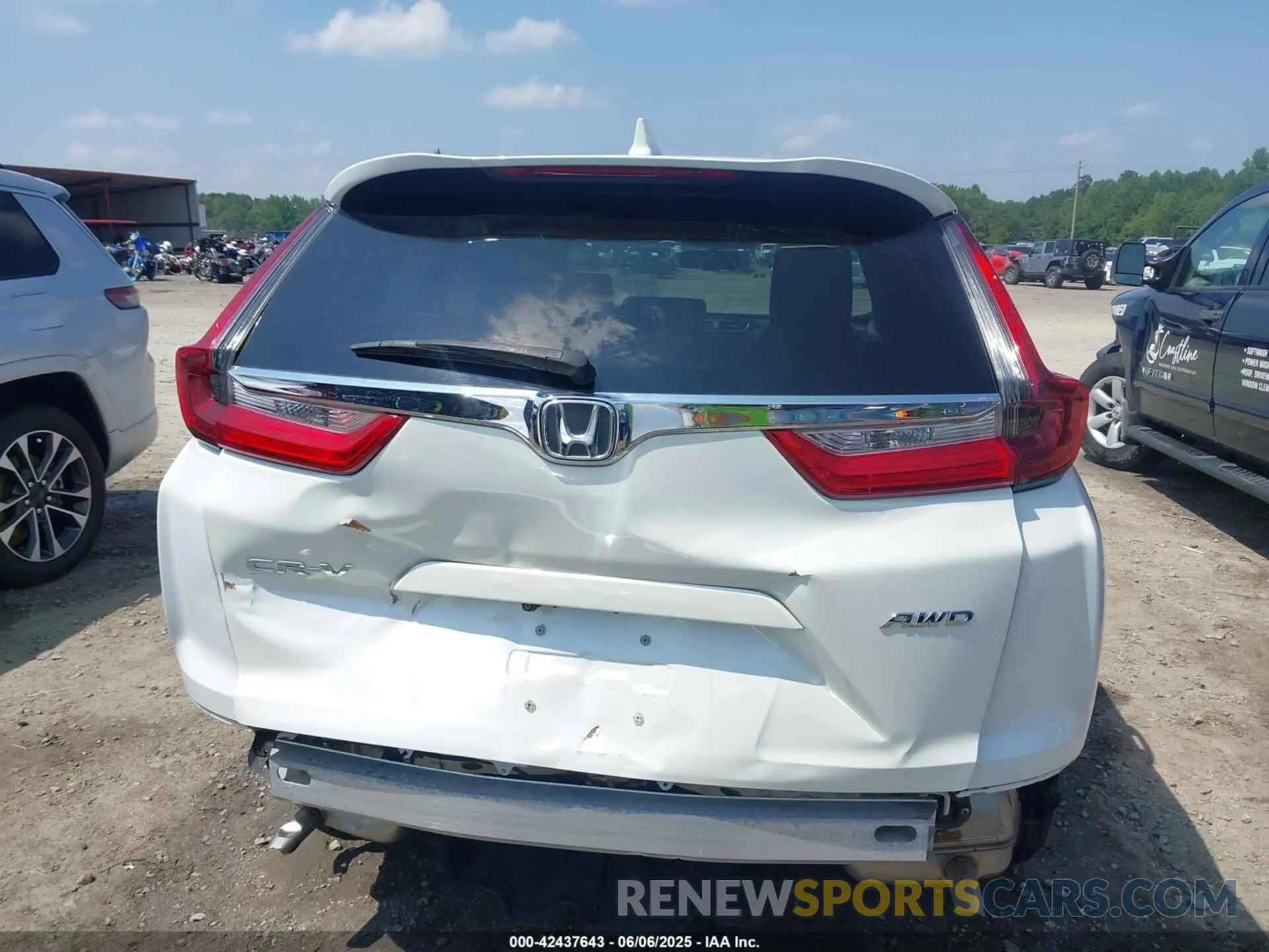 17 Photograph of a damaged car 2HKRW2H89MH605381 HONDA CR-V 2021