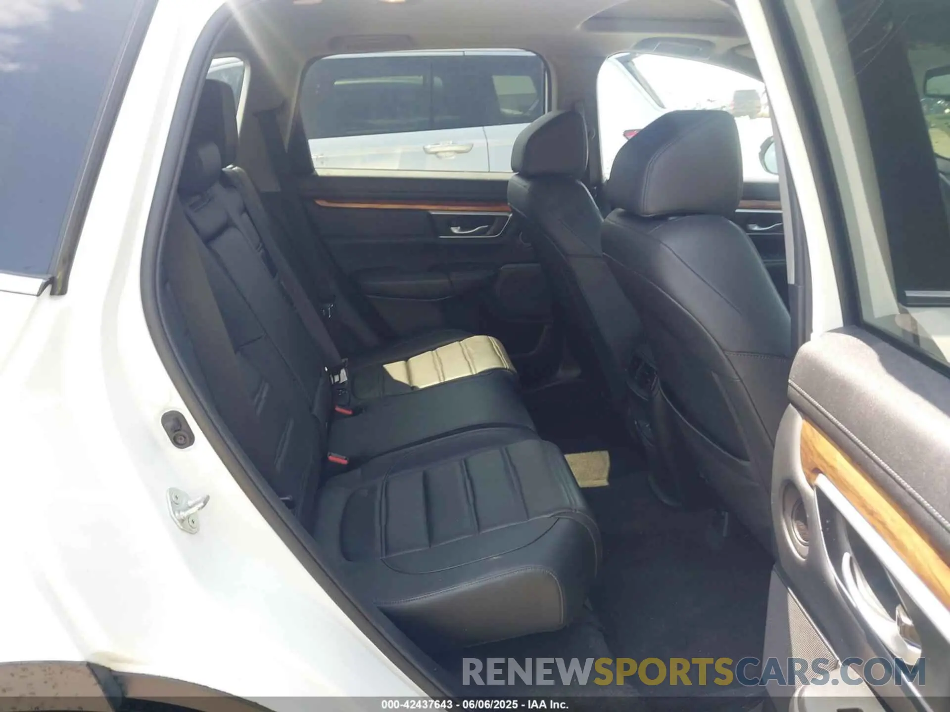 8 Photograph of a damaged car 2HKRW2H89MH605381 HONDA CR-V 2021