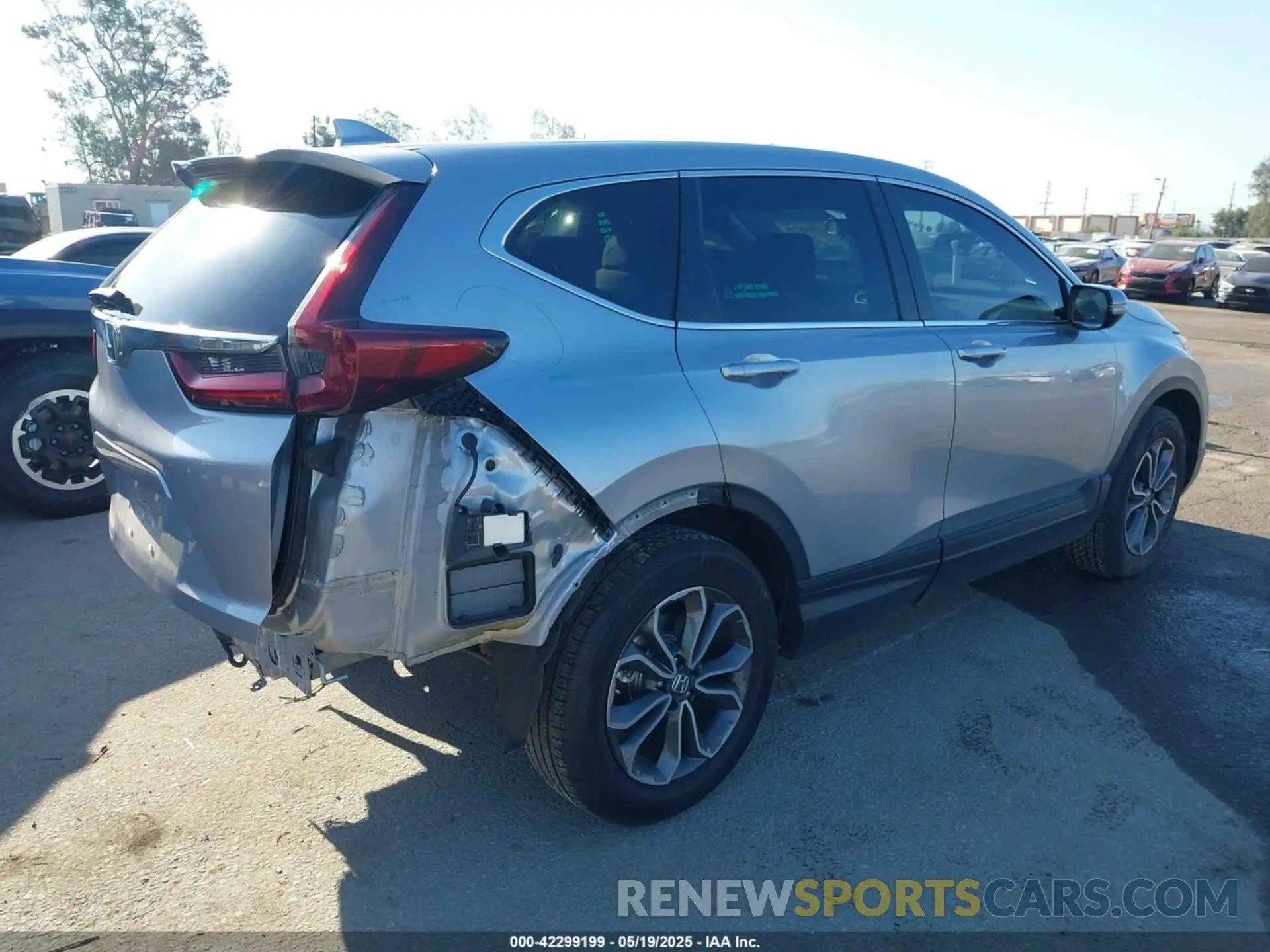4 Photograph of a damaged car 5J6RW1H58MA013021 HONDA CR-V 2021