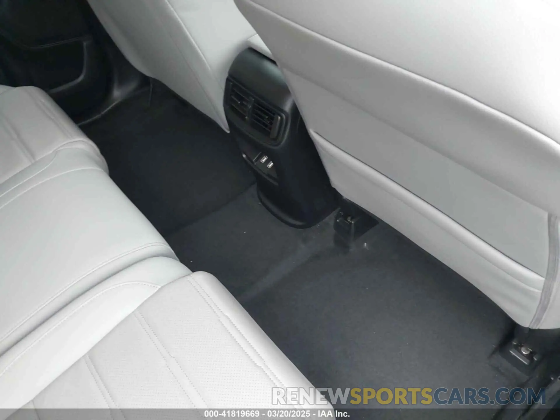 8 Photograph of a damaged car 5J6RW2H88MA009194 HONDA CR-V 2021