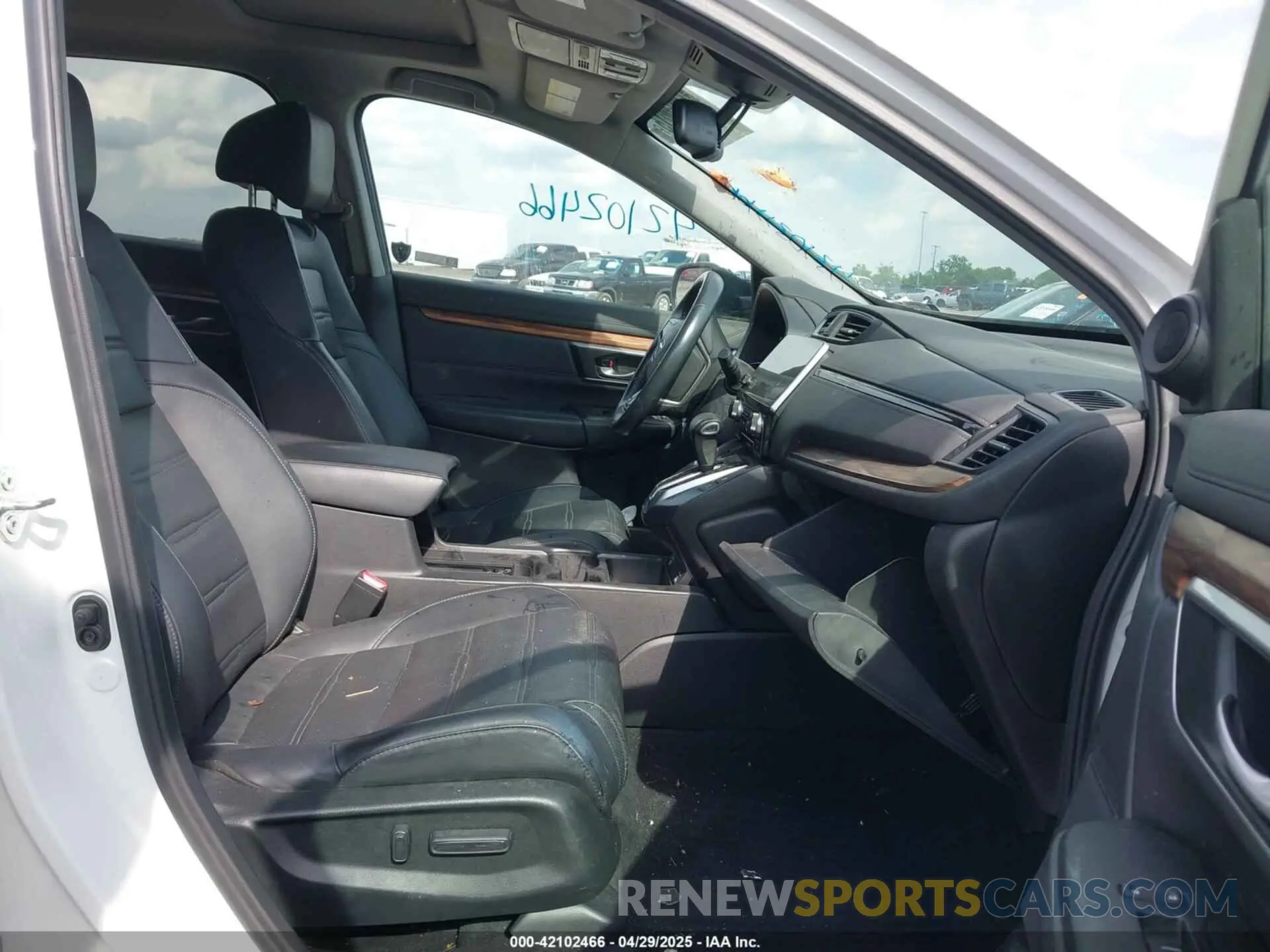 5 Photograph of a damaged car 5J6RW2H88ML010284 HONDA CR-V 2021