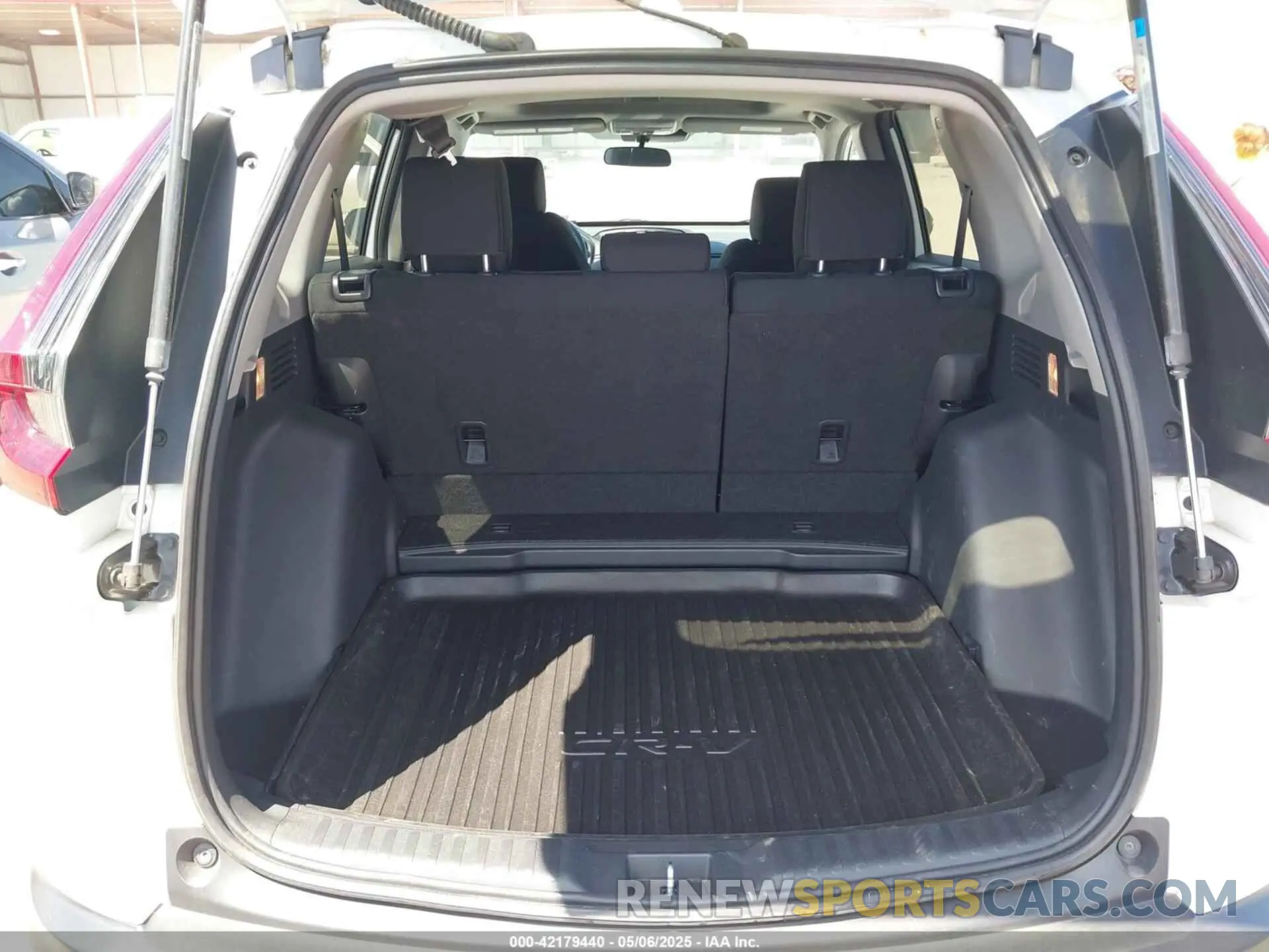 18 Photograph of a damaged car 7FARW2H55ME017552 HONDA CR-V 2021