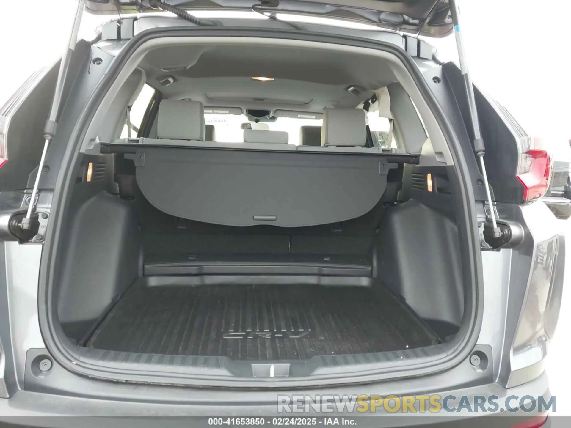 17 Photograph of a damaged car 7FARW2H56ME017687 HONDA CR-V 2021