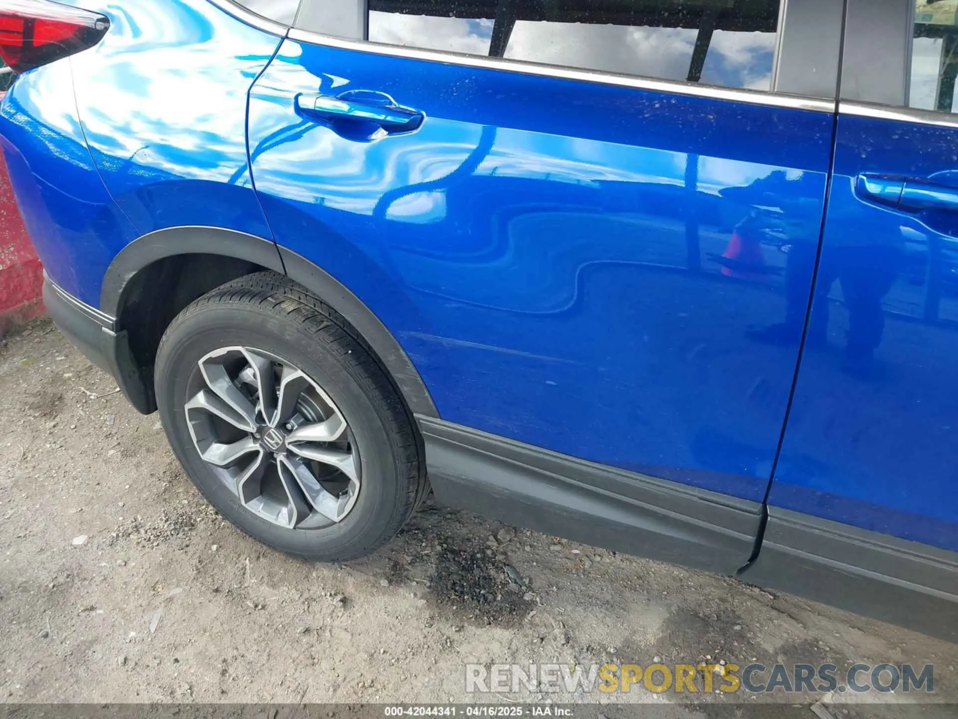 17 Photograph of a damaged car 7FARW2H80ME005531 HONDA CR-V 2021