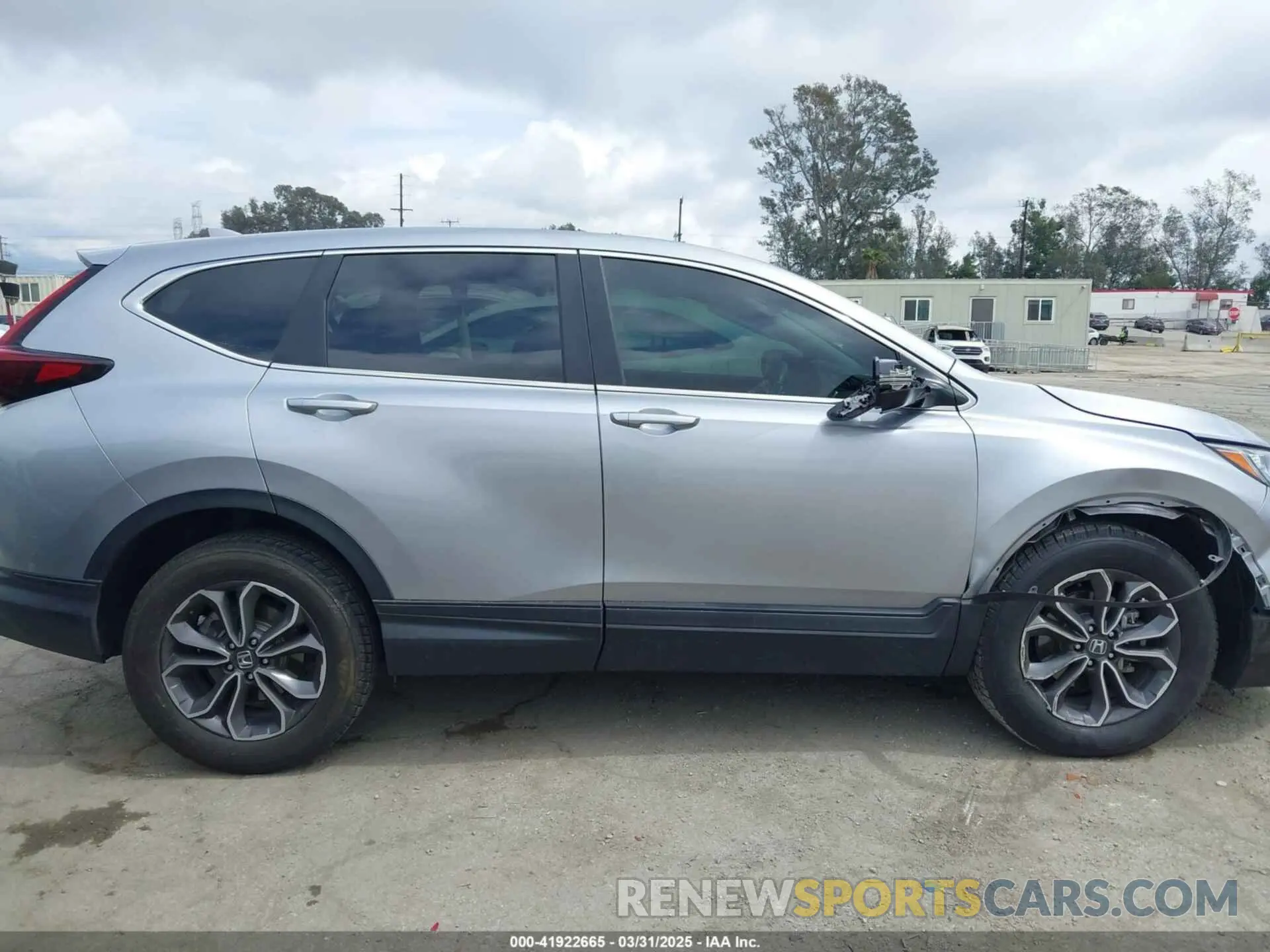 13 Photograph of a damaged car 2HKRW1H5XNH408866 HONDA CR-V 2022