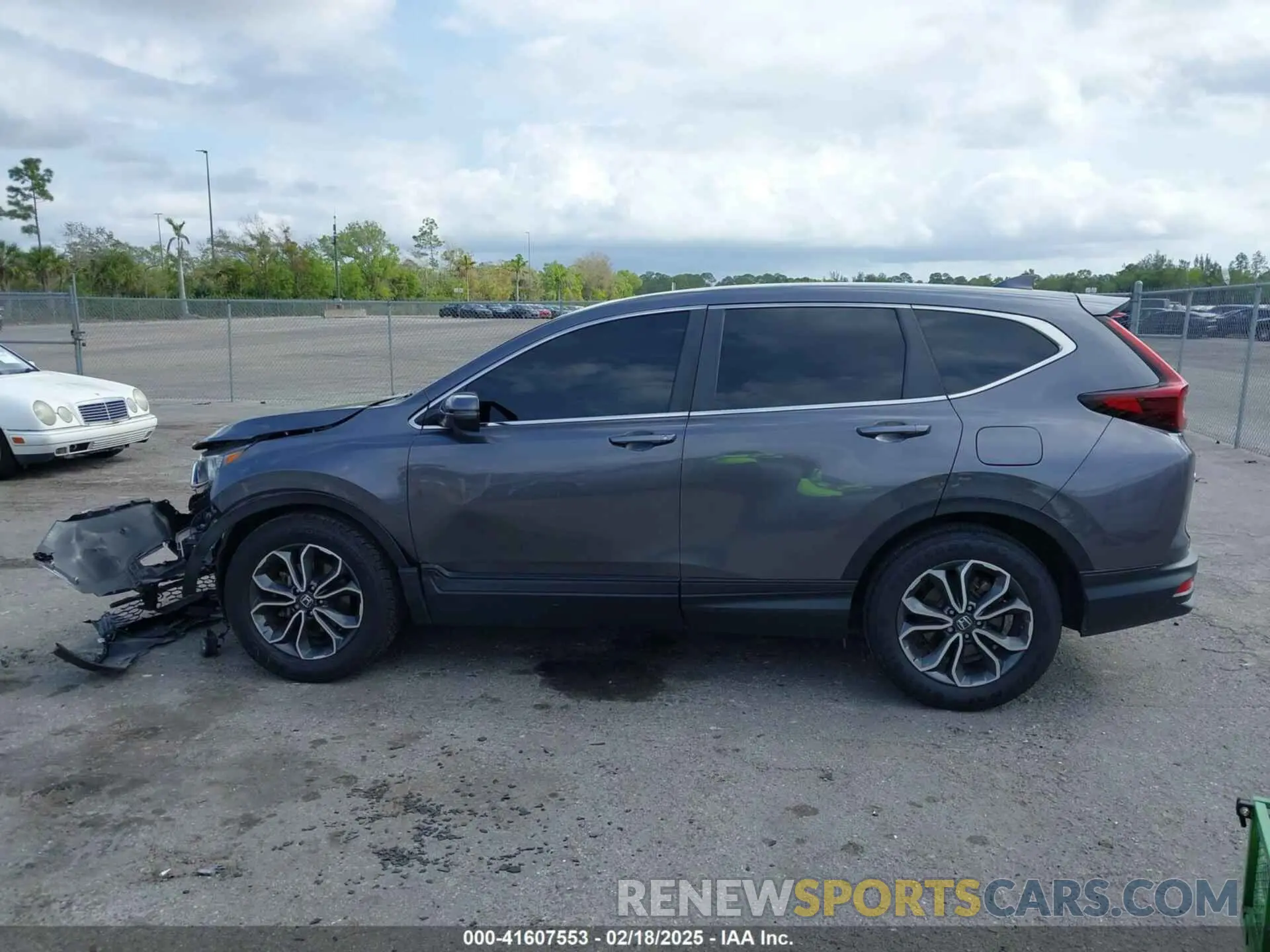 14 Photograph of a damaged car 2HKRW1H84NH406962 HONDA CR-V 2022