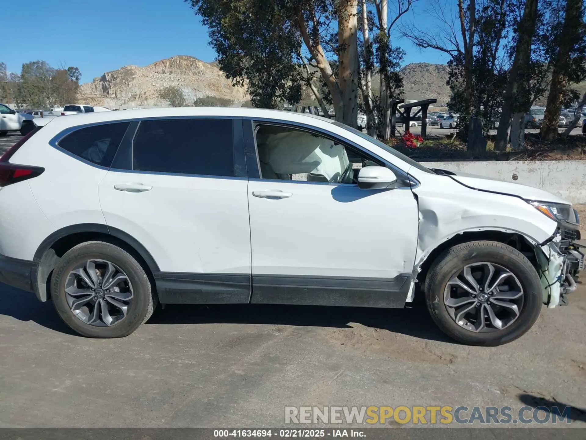 12 Photograph of a damaged car 2HKRW1H86NH400838 HONDA CR-V 2022