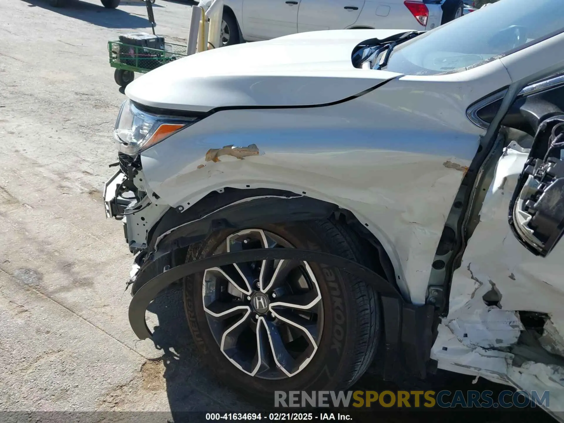 16 Photograph of a damaged car 2HKRW1H86NH400838 HONDA CR-V 2022