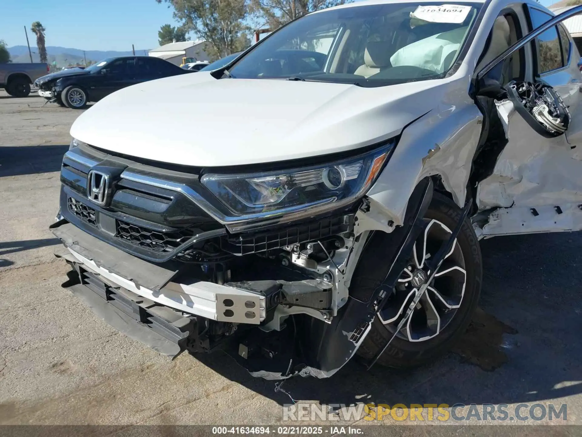 18 Photograph of a damaged car 2HKRW1H86NH400838 HONDA CR-V 2022