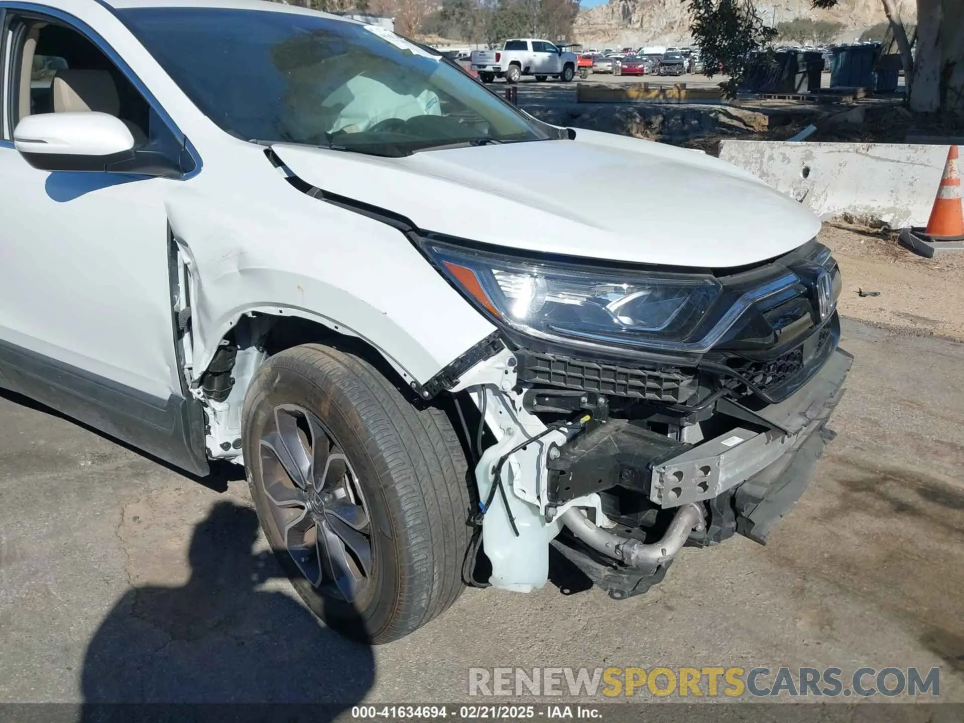 19 Photograph of a damaged car 2HKRW1H86NH400838 HONDA CR-V 2022