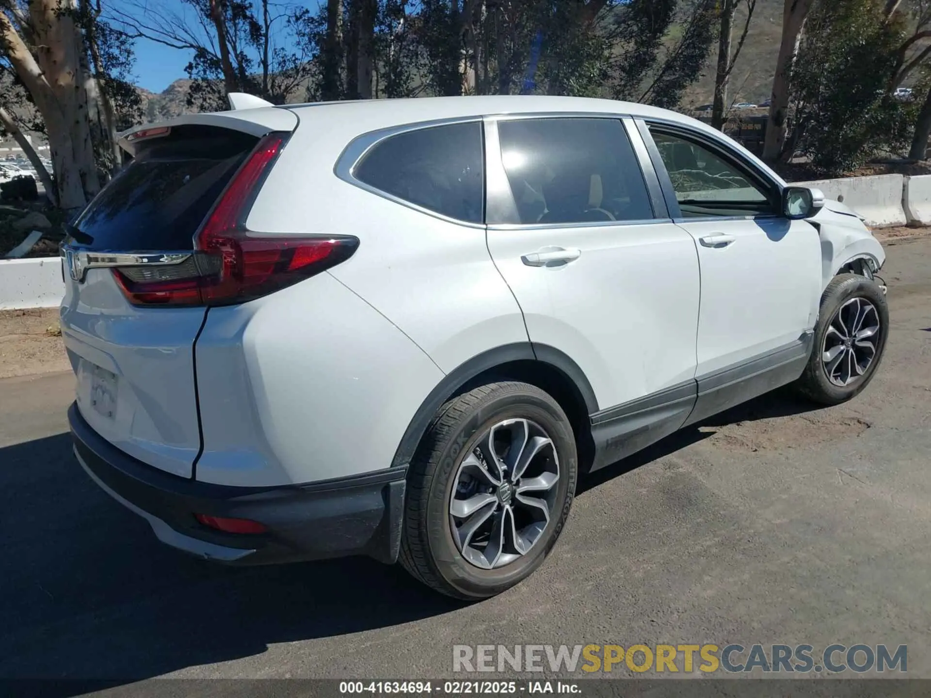 4 Photograph of a damaged car 2HKRW1H86NH400838 HONDA CR-V 2022