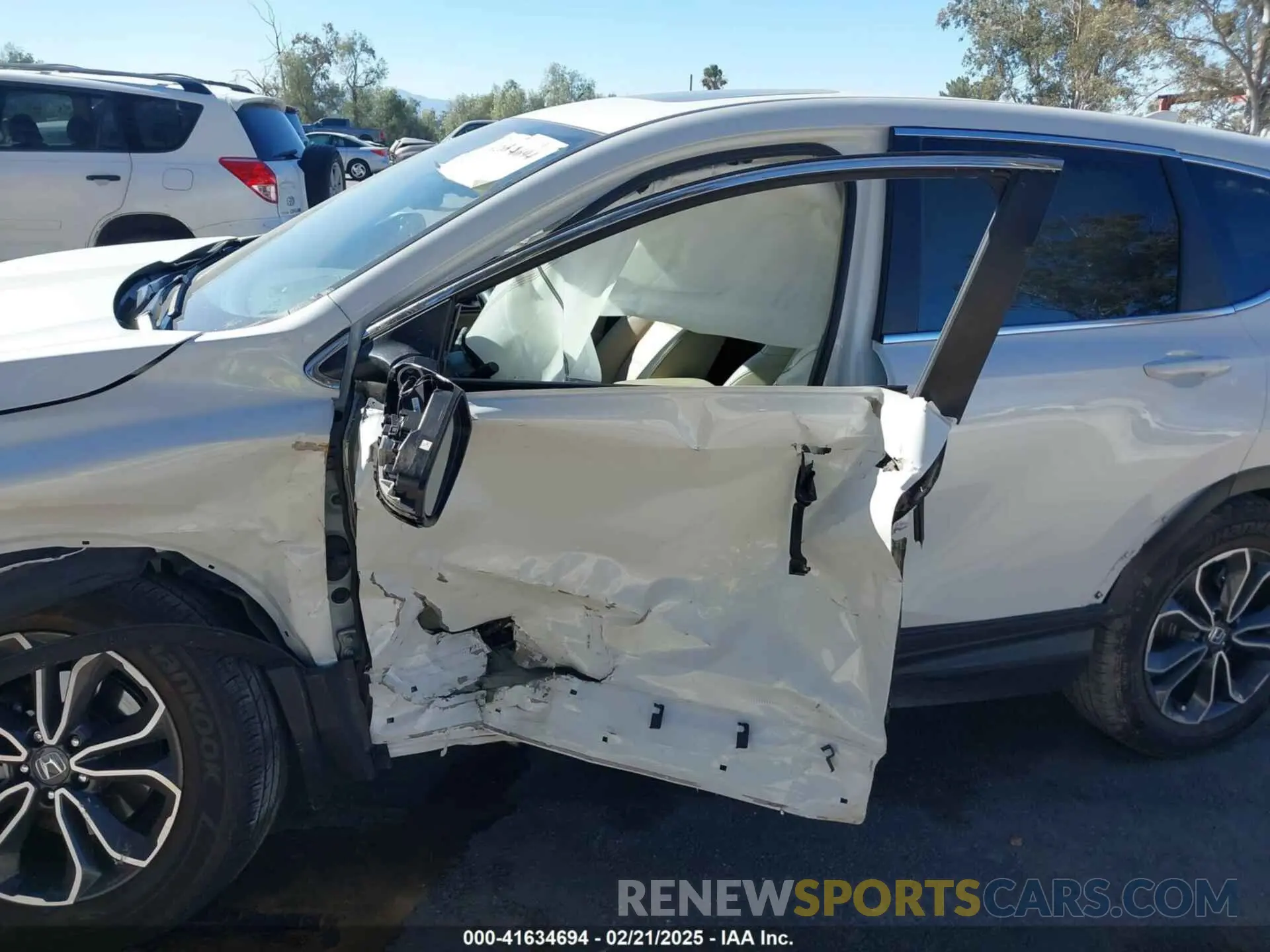 6 Photograph of a damaged car 2HKRW1H86NH400838 HONDA CR-V 2022
