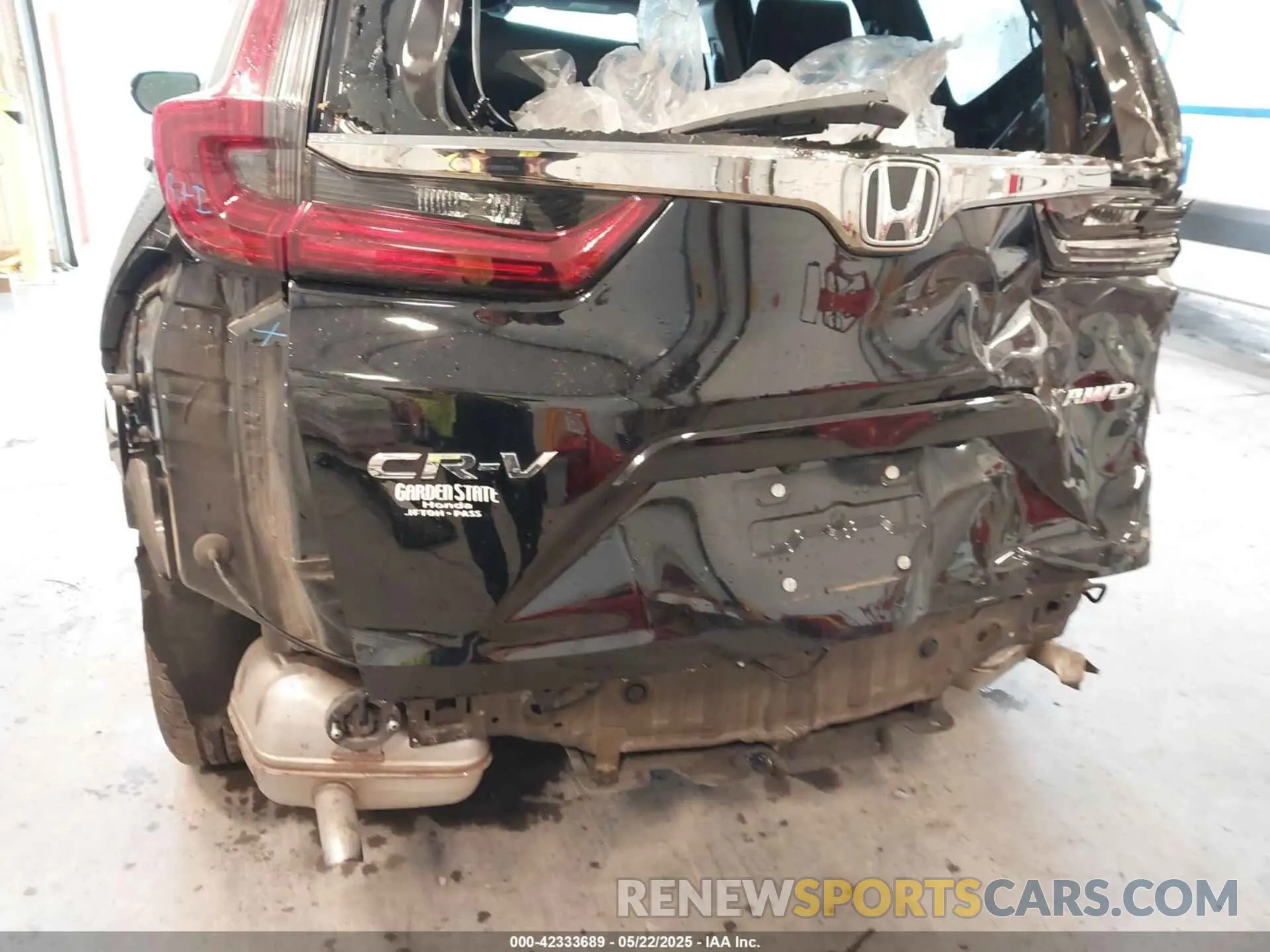 17 Photograph of a damaged car 2HKRW2H51NH624403 HONDA CR-V 2022