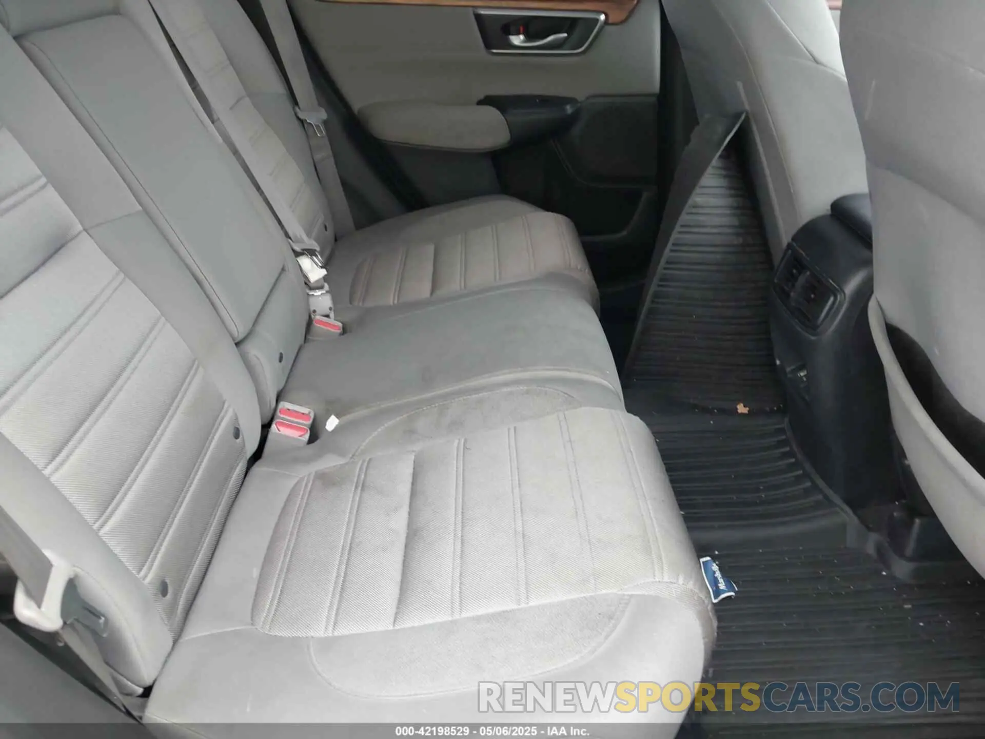 8 Photograph of a damaged car 2HKRW2H58NH611275 HONDA CR-V 2022