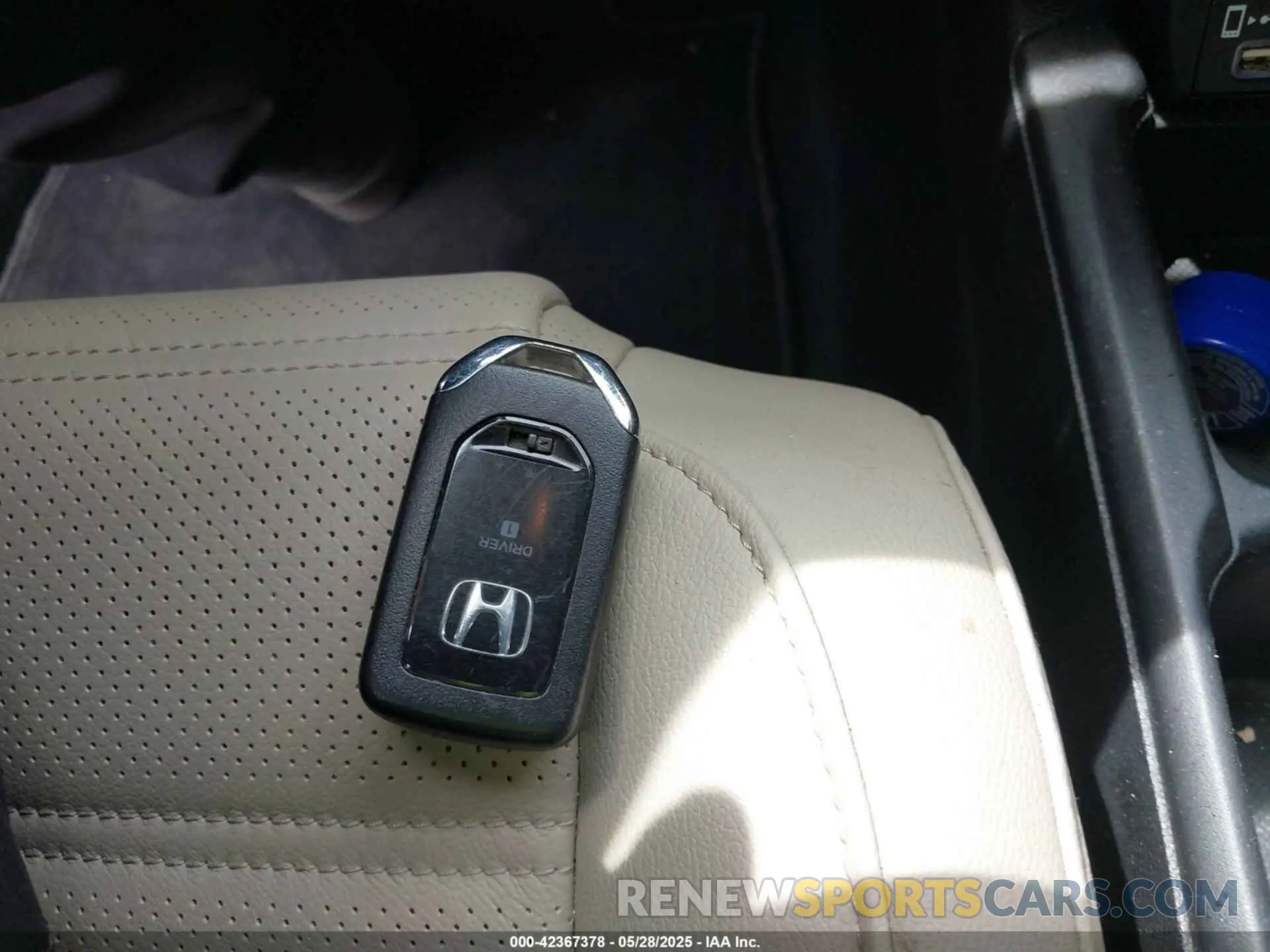 11 Photograph of a damaged car 2HKRW2H81NH639266 HONDA CR-V 2022