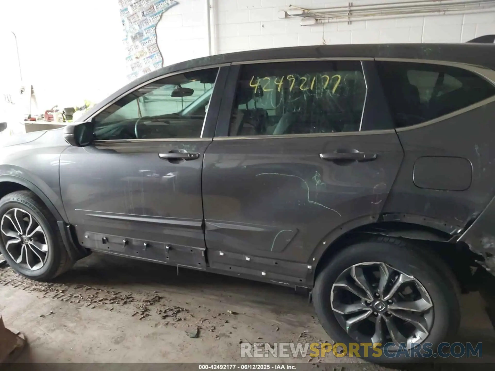 14 Photograph of a damaged car 2HKRW2H82NH635131 HONDA CR-V 2022