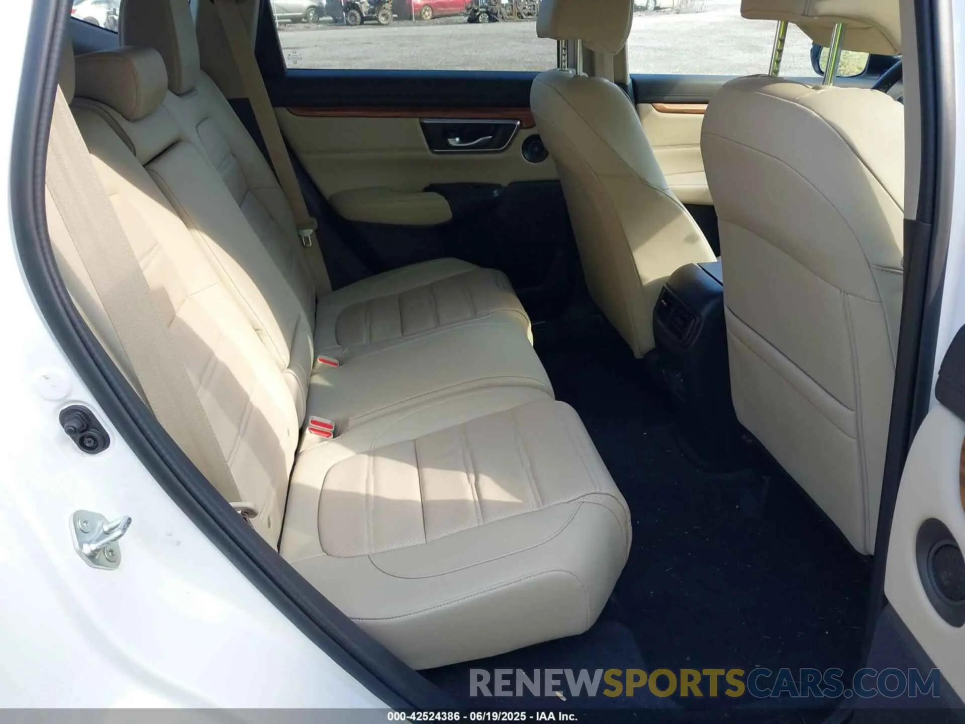 8 Photograph of a damaged car 2HKRW2H83NH604485 HONDA CR-V 2022