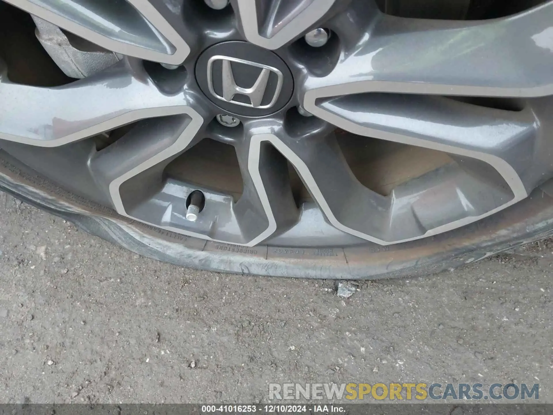 22 Photograph of a damaged car 2HKRW2H83NH648762 HONDA CR-V 2022