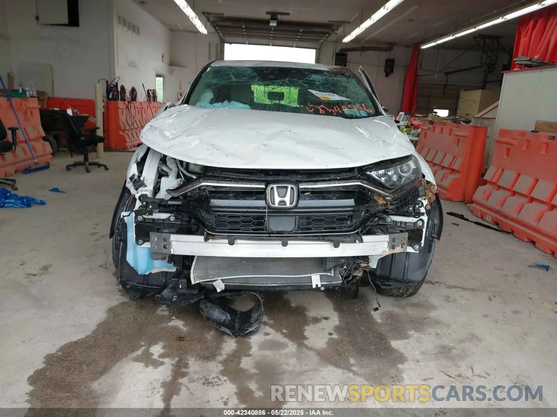 11 Photograph of a damaged car 2HKRW2H83NH653721 HONDA CR-V 2022