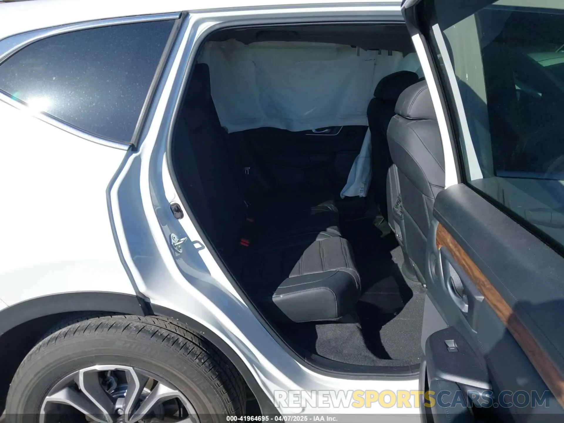 8 Photograph of a damaged car 5J6RT6H87NL041219 HONDA CR-V 2022