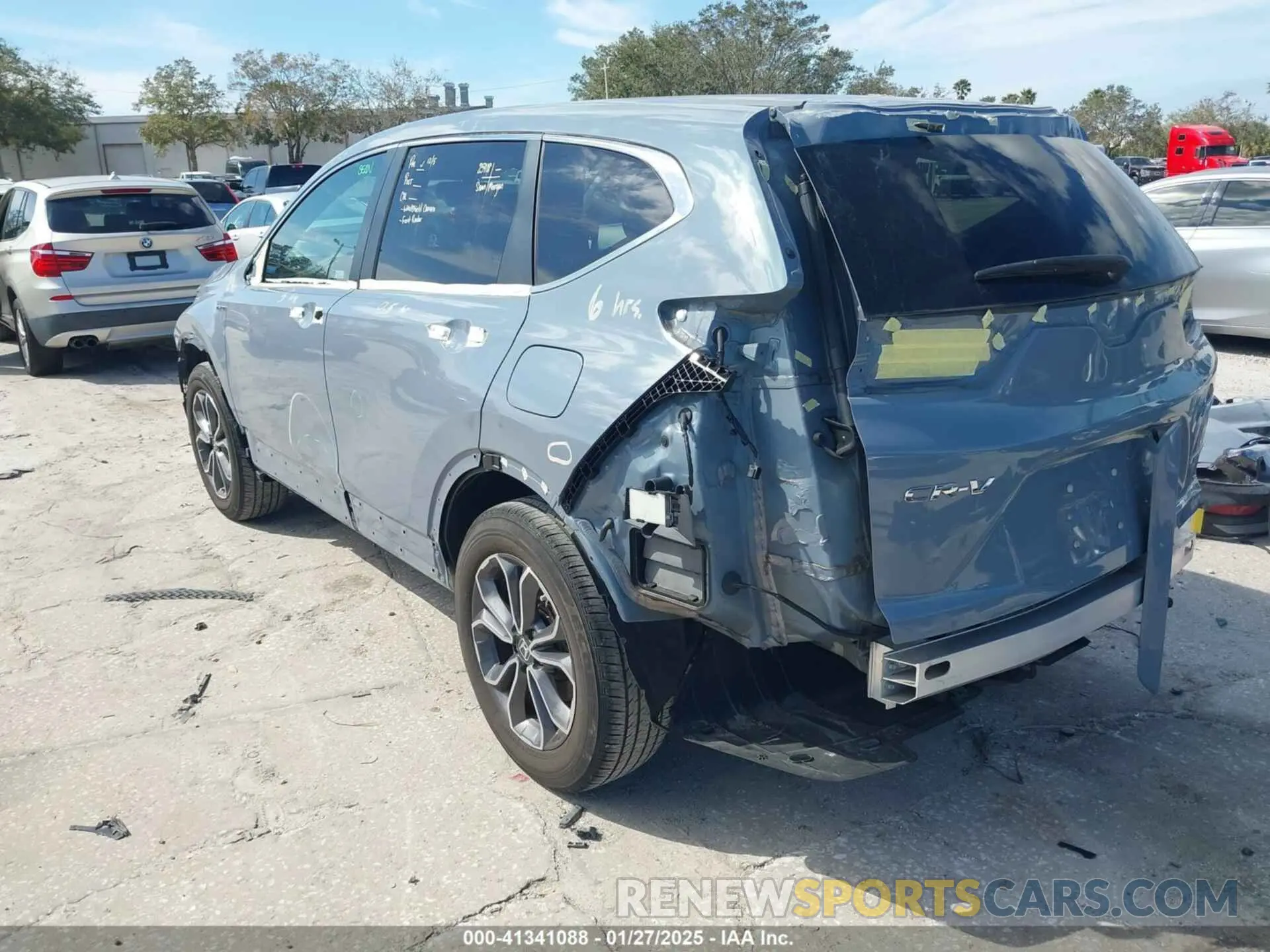 19 Photograph of a damaged car 5J6RT6H8XNL042669 HONDA CR-V 2022